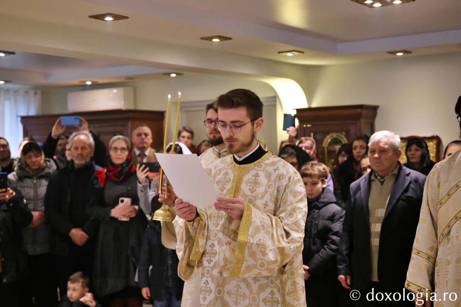 Credincioșii din Chilișoaia au, începând de astăzi, un nou preot paroh