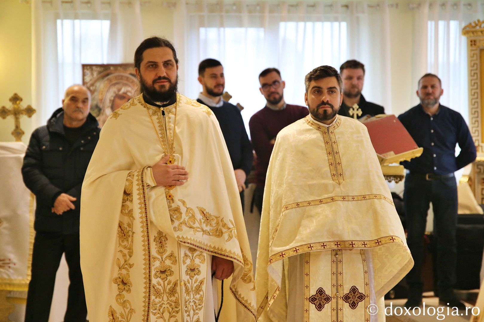 Credincioșii din Chilișoaia au, începând de astăzi, un nou preot paroh