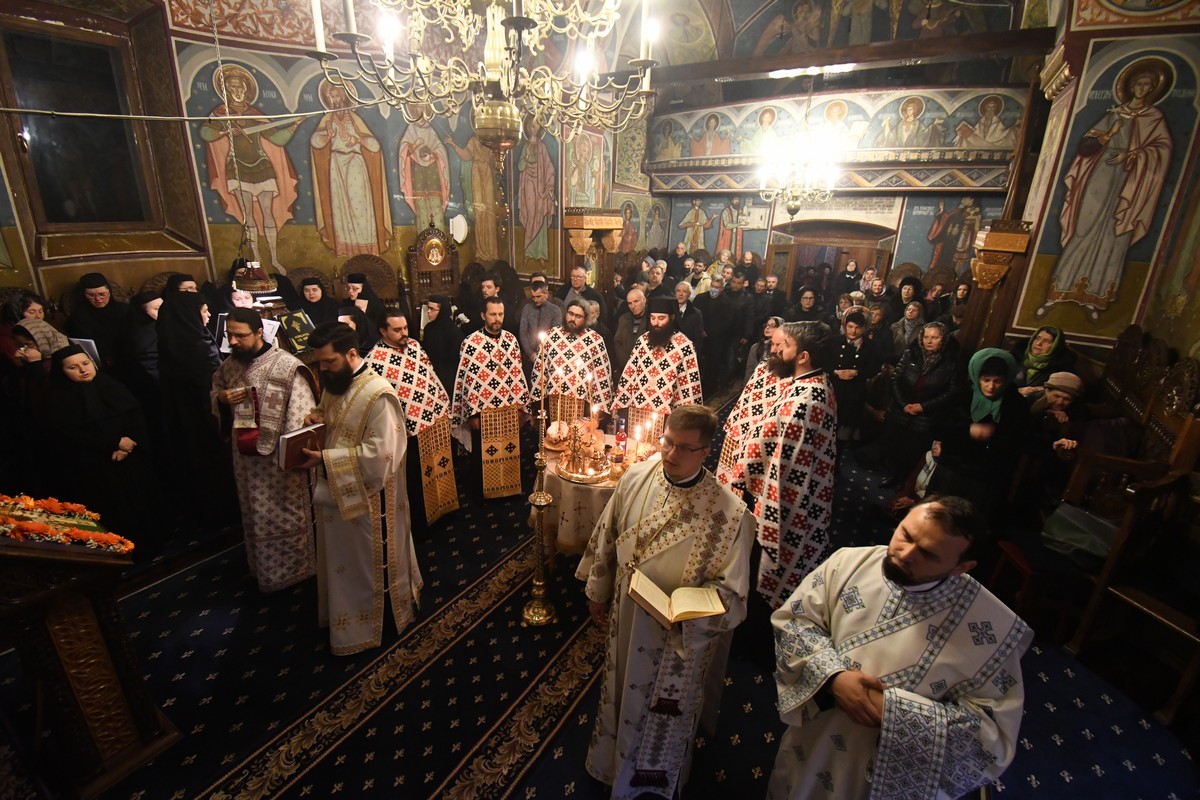 Slujire arhierească la hramul Bisericii „Sfinţii Atanasie şi Chiril” a Mănăstirii Copou