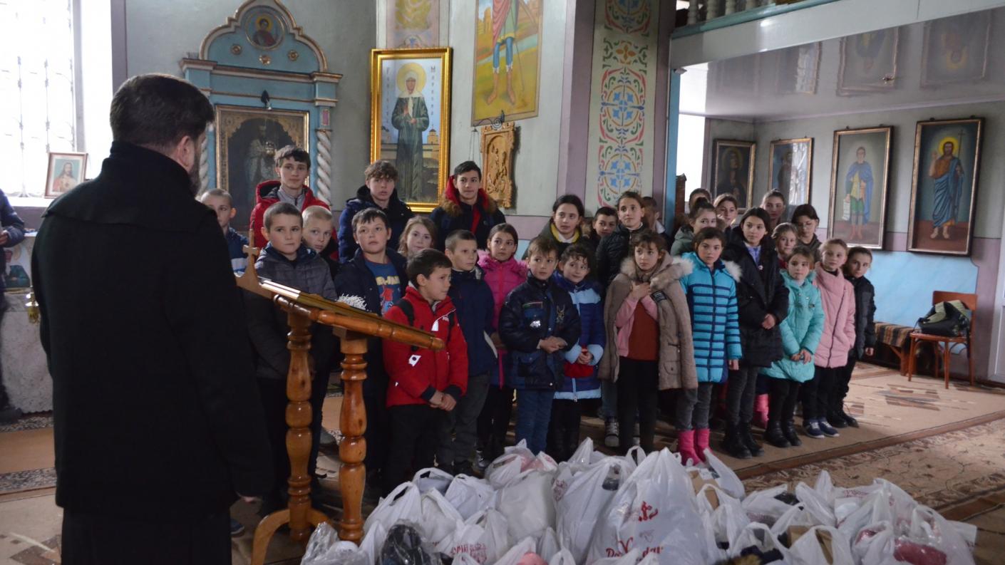 Caravana „Dar de Crăciun” a Episcopiei Hușilor a ajuns și în Basarabia