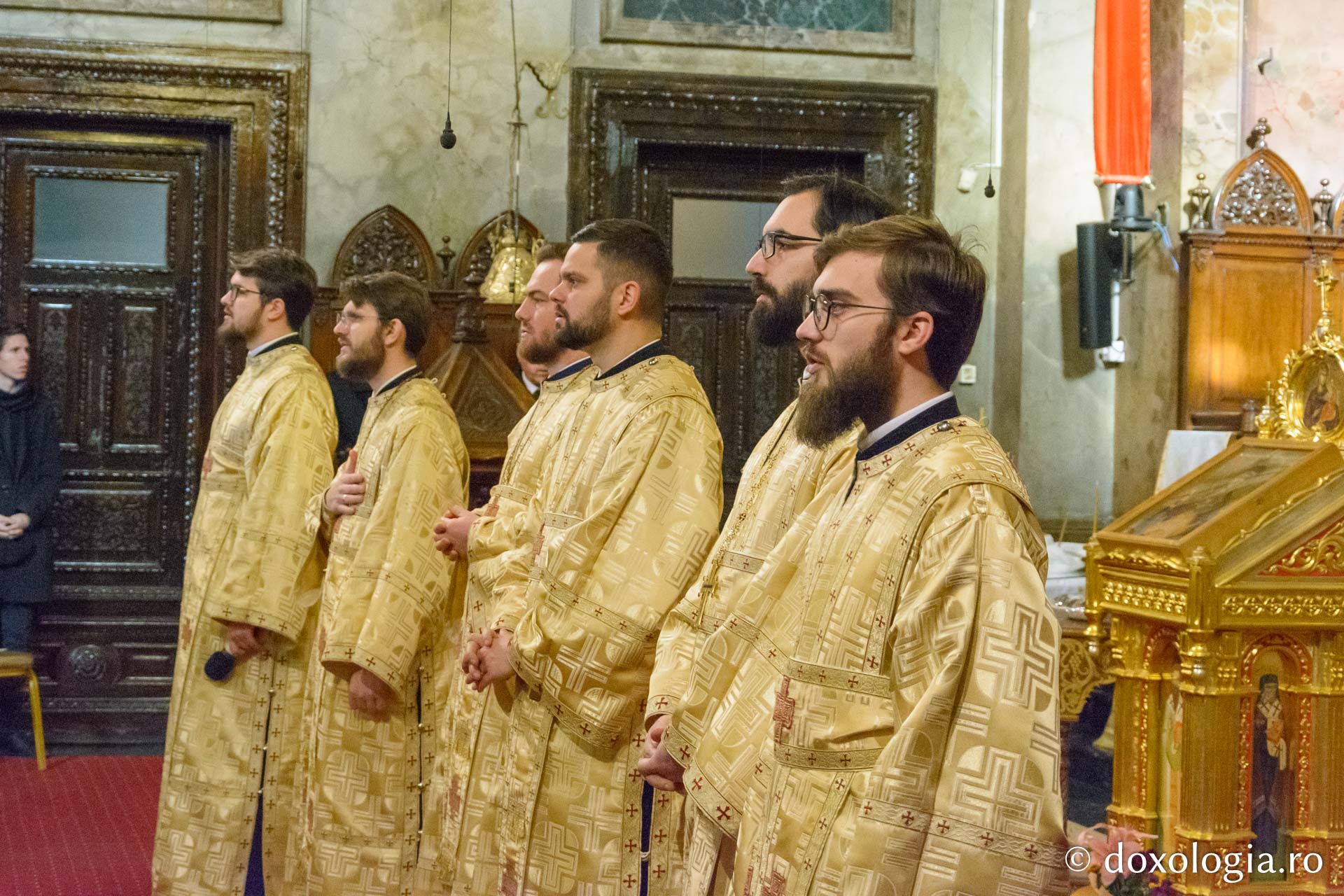 Sfinții Trei Ierarhi, sărbătoriți de studenții teologi ortodocși din capitala Moldovei