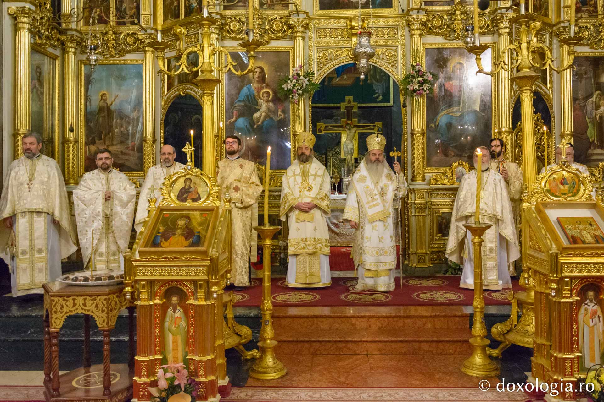 Sfinții Trei Ierarhi, sărbătoriți de studenții teologi ortodocși din capitala Moldovei