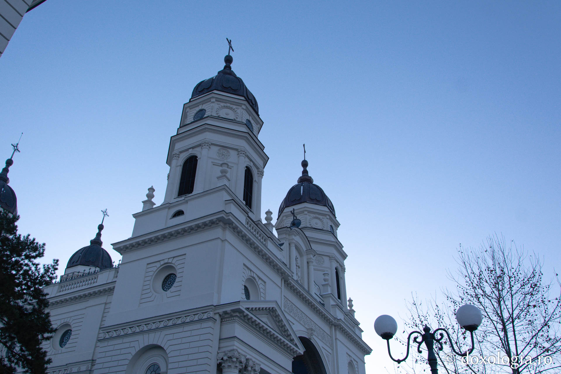 Sfinții Trei Ierarhi, sărbătoriți de studenții teologi ortodocși din capitala Moldovei