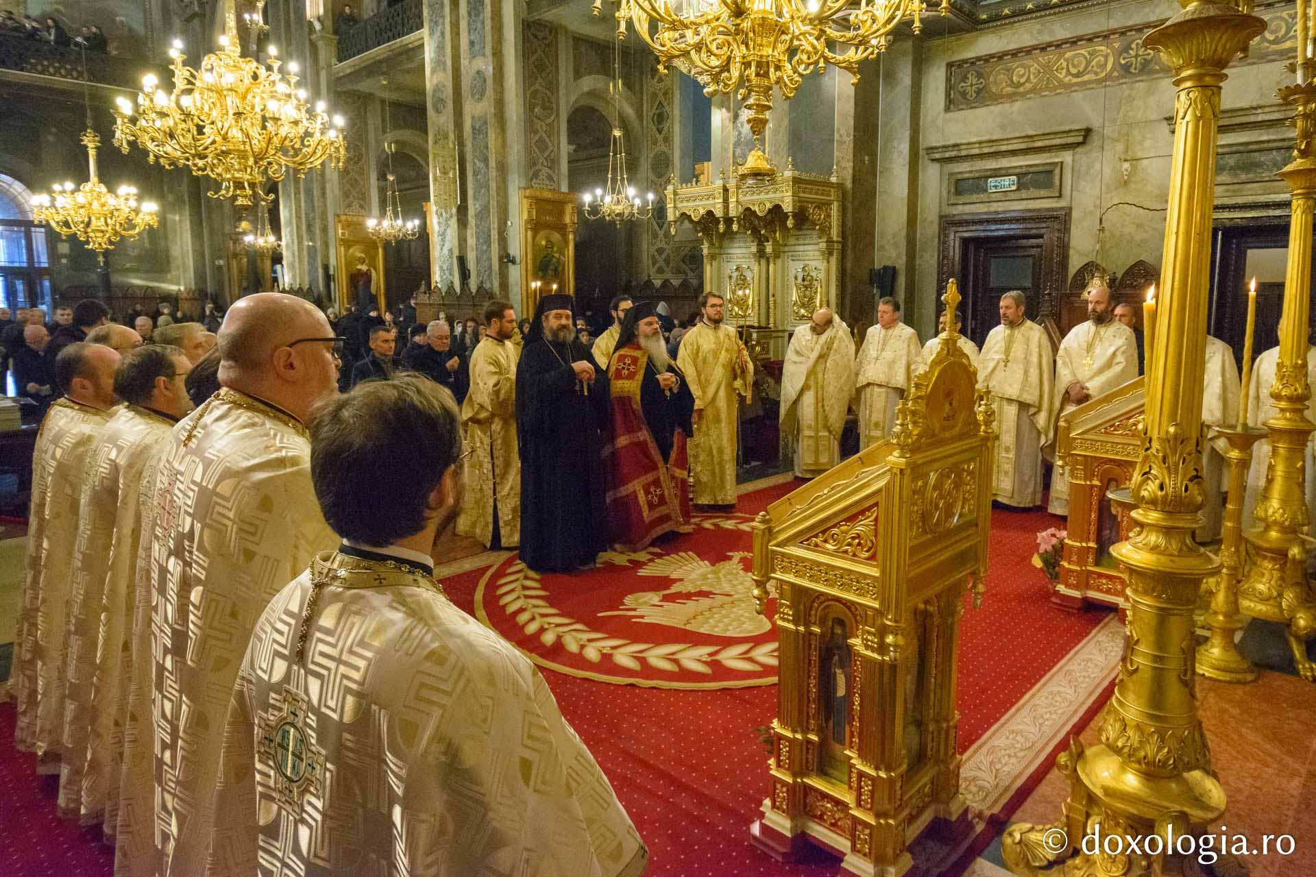 Sfinții Trei Ierarhi, sărbătoriți de studenții teologi ortodocși din capitala Moldovei