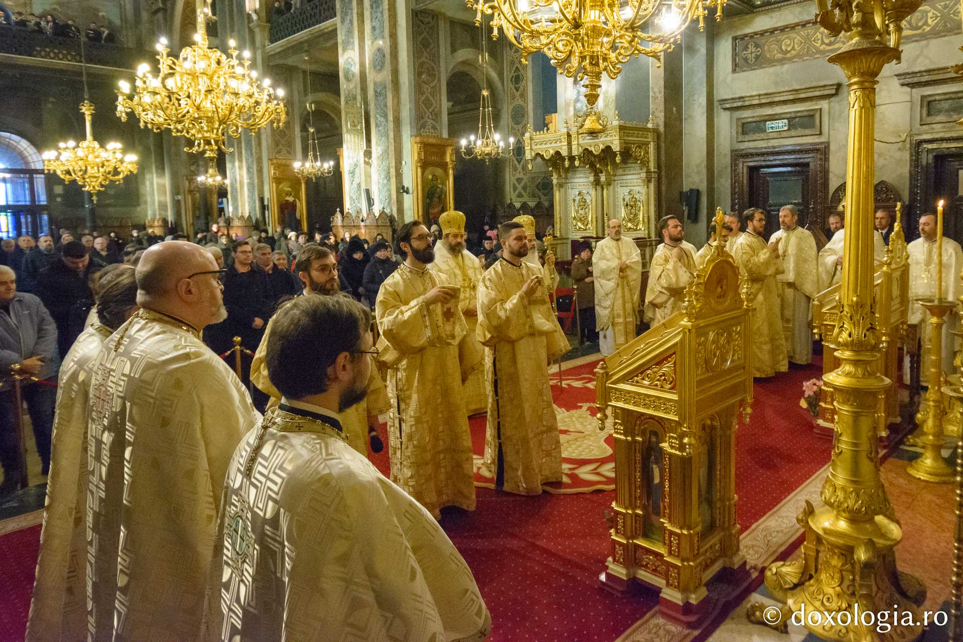 Sfinții Trei Ierarhi, sărbătoriți de studenții teologi ortodocși din capitala Moldovei