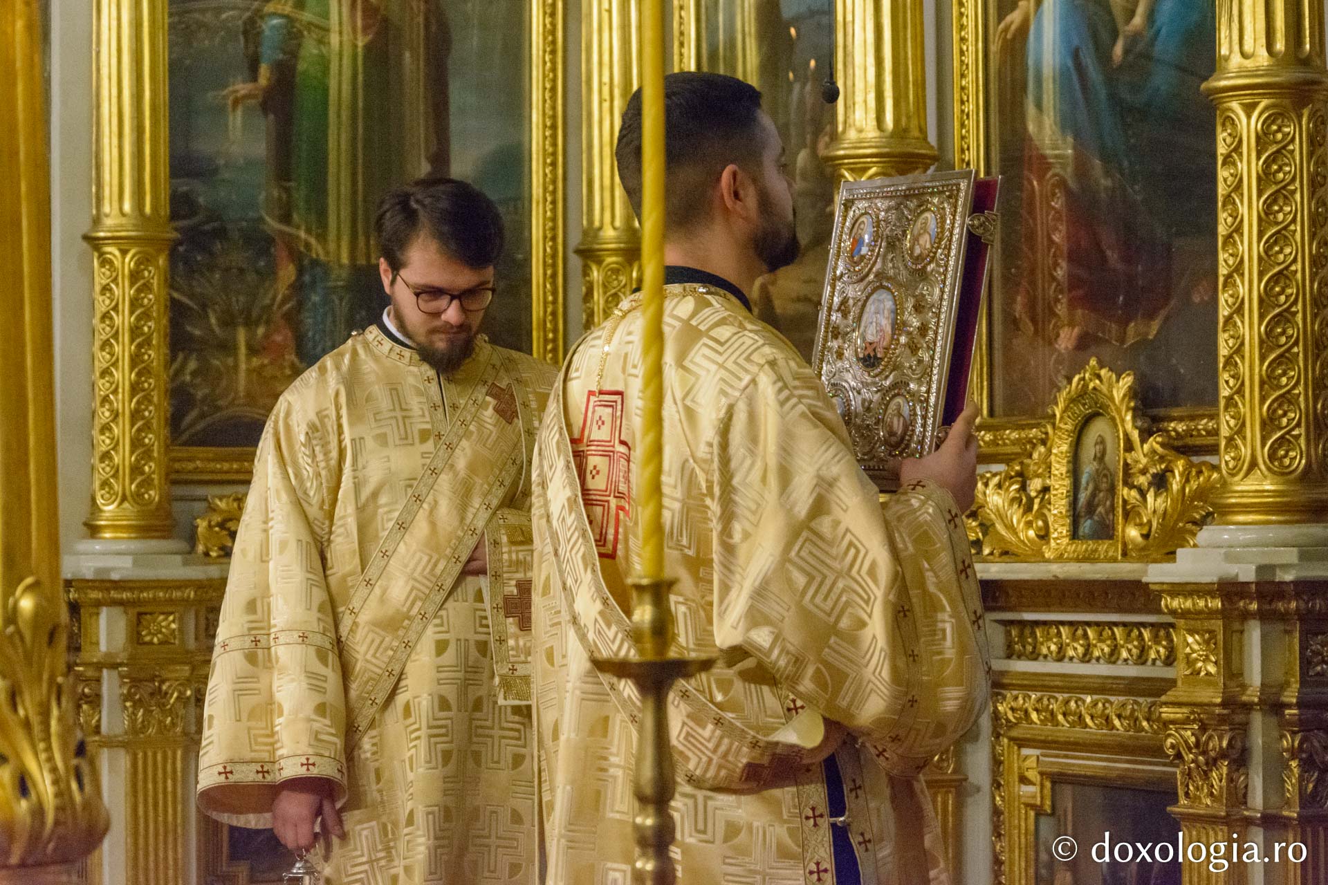 Sfinții Trei Ierarhi, sărbătoriți de studenții teologi ortodocși din capitala Moldovei