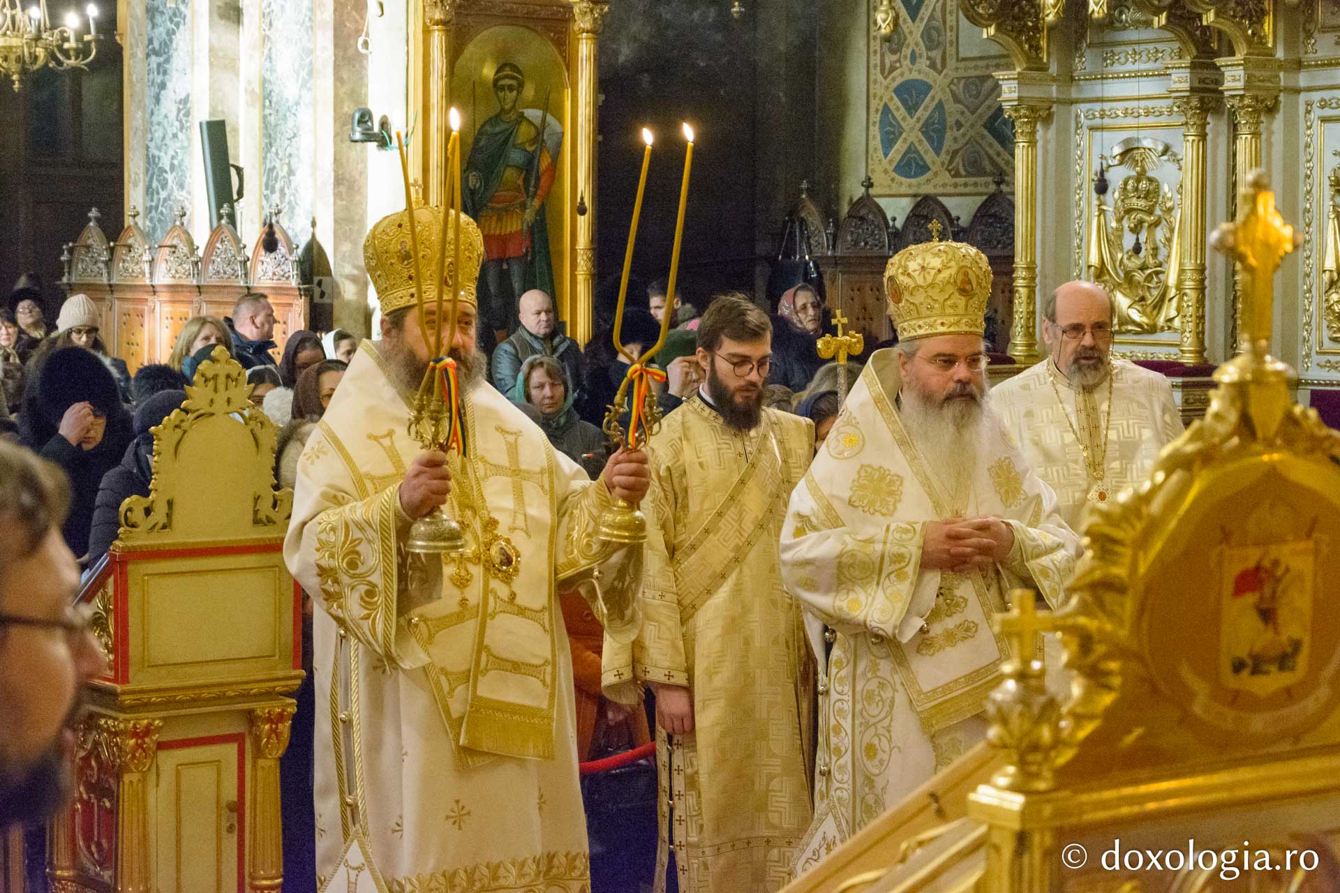 Sfinții Trei Ierarhi, sărbătoriți de studenții teologi ortodocși din capitala Moldovei