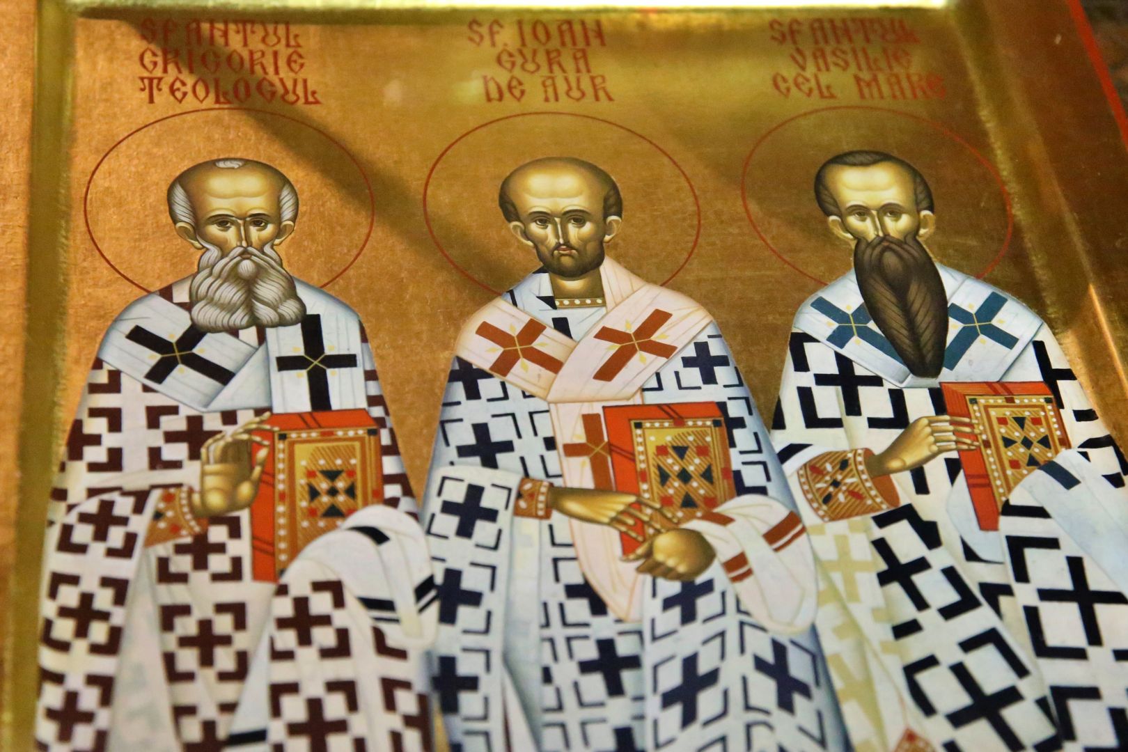 Foto: Flavius Popa „Cei trei luminători mai mari” au fost cinstiți la hramul Mănăstirii „Sfinții Trei Ierarhi” din Iași