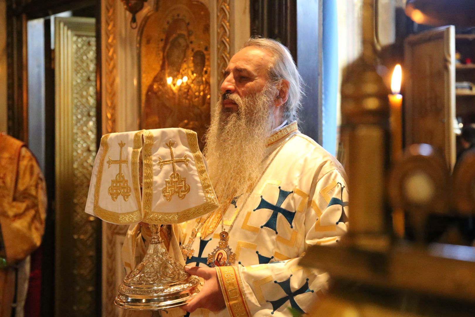 Foto: Flavius Popa „Cei trei luminători mai mari” au fost cinstiți la hramul Mănăstirii „Sfinții Trei Ierarhi” din Iași