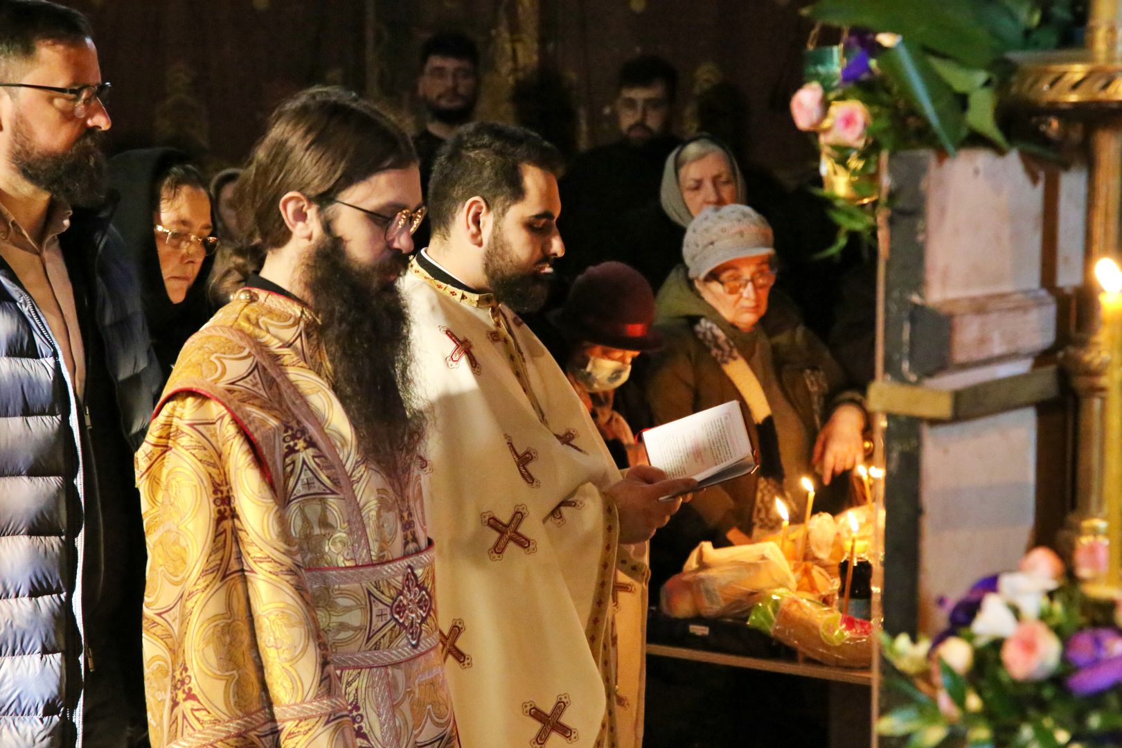 Foto: Flavius Popa „Cei trei luminători mai mari” au fost cinstiți la hramul Mănăstirii „Sfinții Trei Ierarhi” din Iași