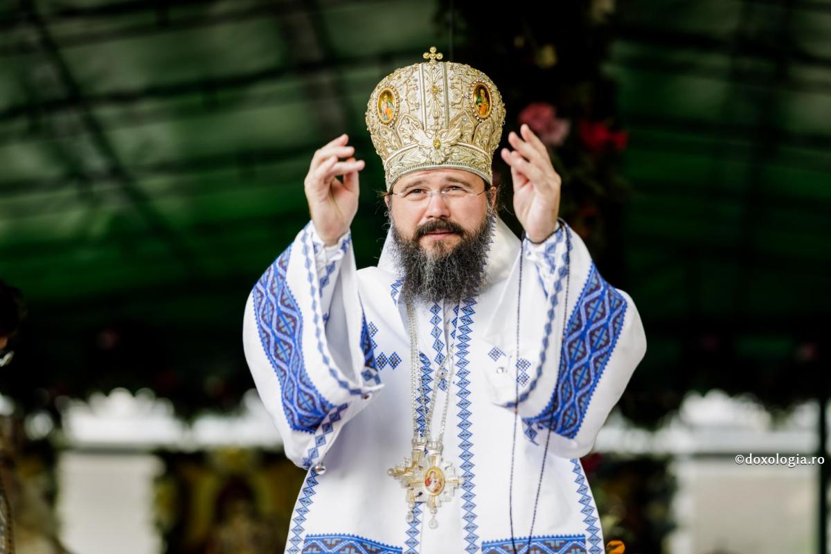 Foto: Oana Nechifor Preasfințitul Macarie îşi serbează ocrotitorul spiritual