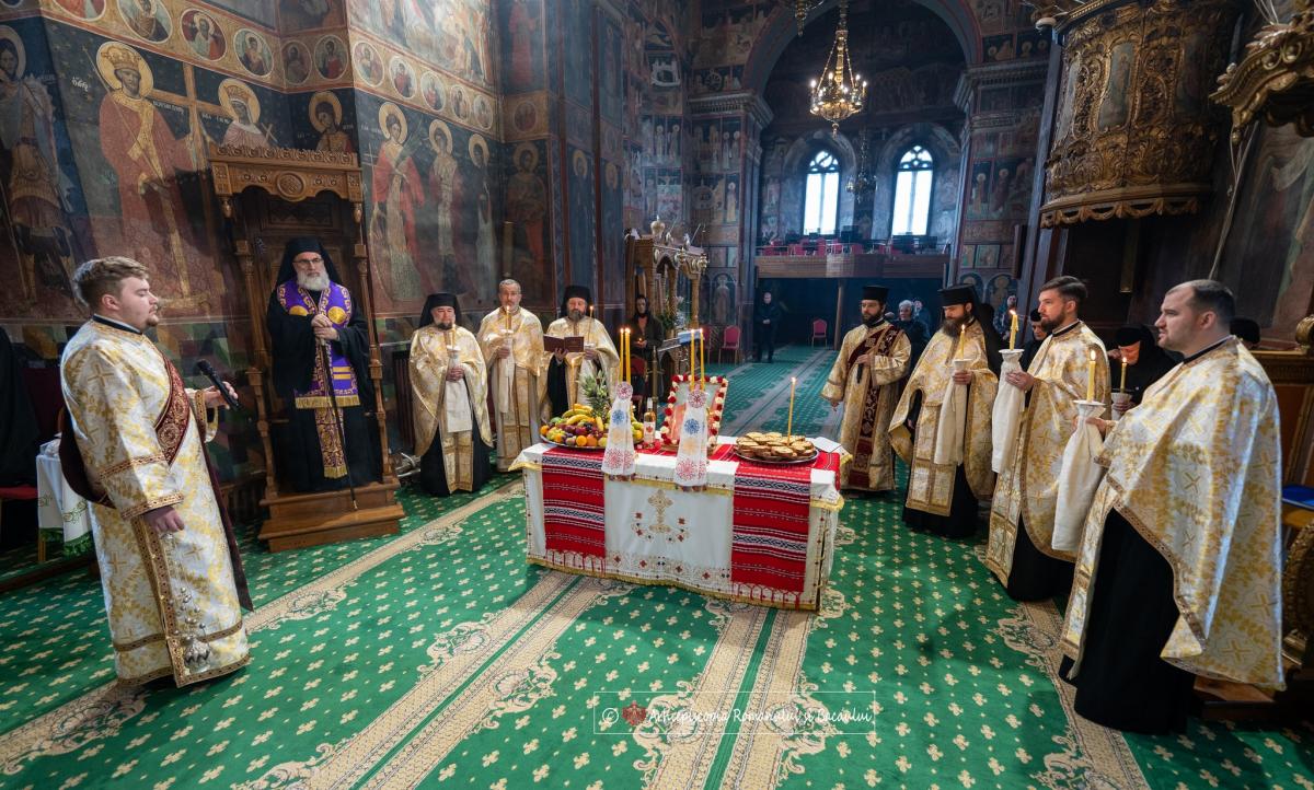 Parastas pentru Arhiepiscopul Eftimie, la Roman