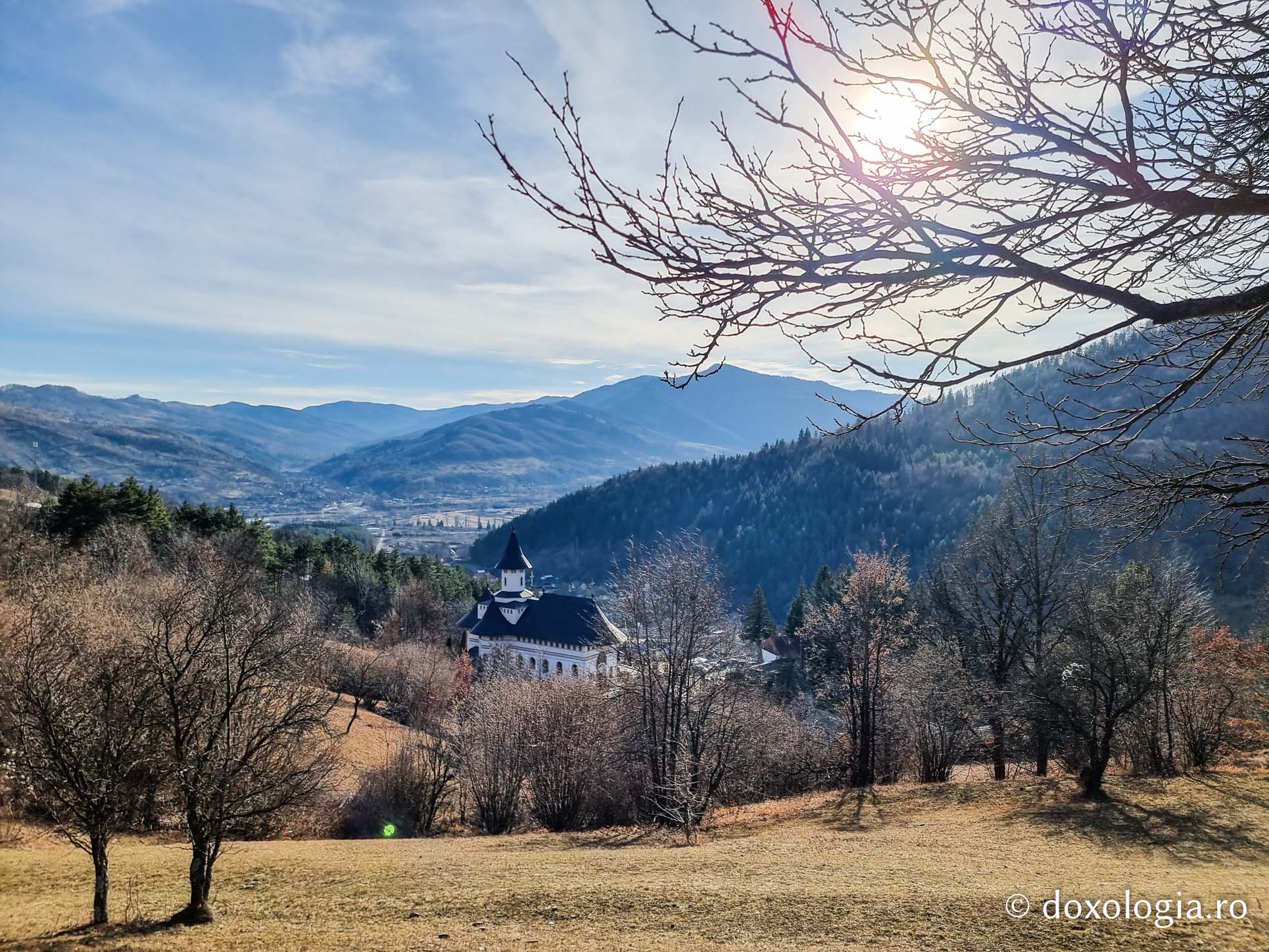 (Foto) Mănăstirea Pângărați la început de an