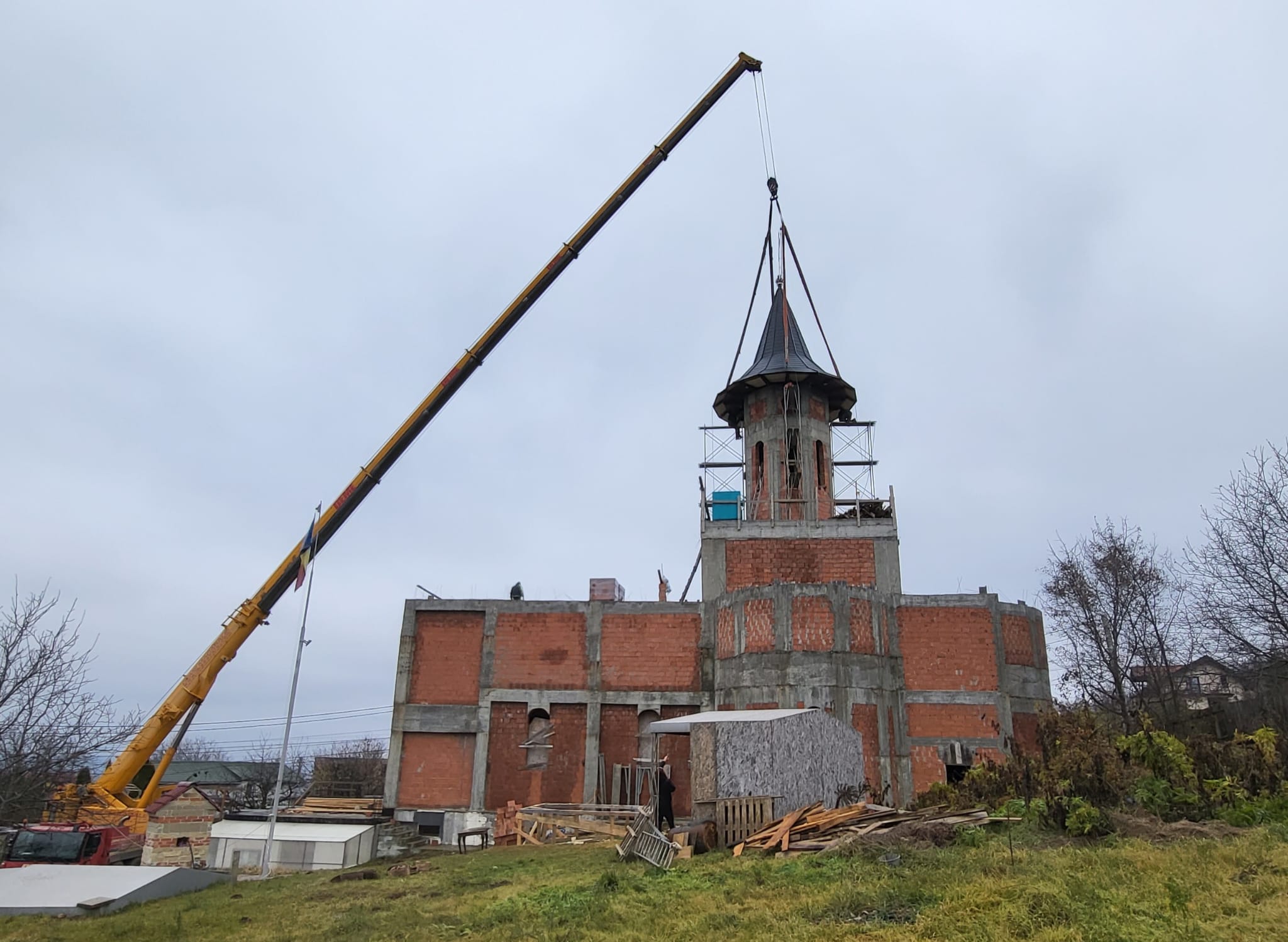 Parohia Pietrărie din Iași și-a serbat hramul în ziua Cinstirii lanţului Sfântului Apostol Petru