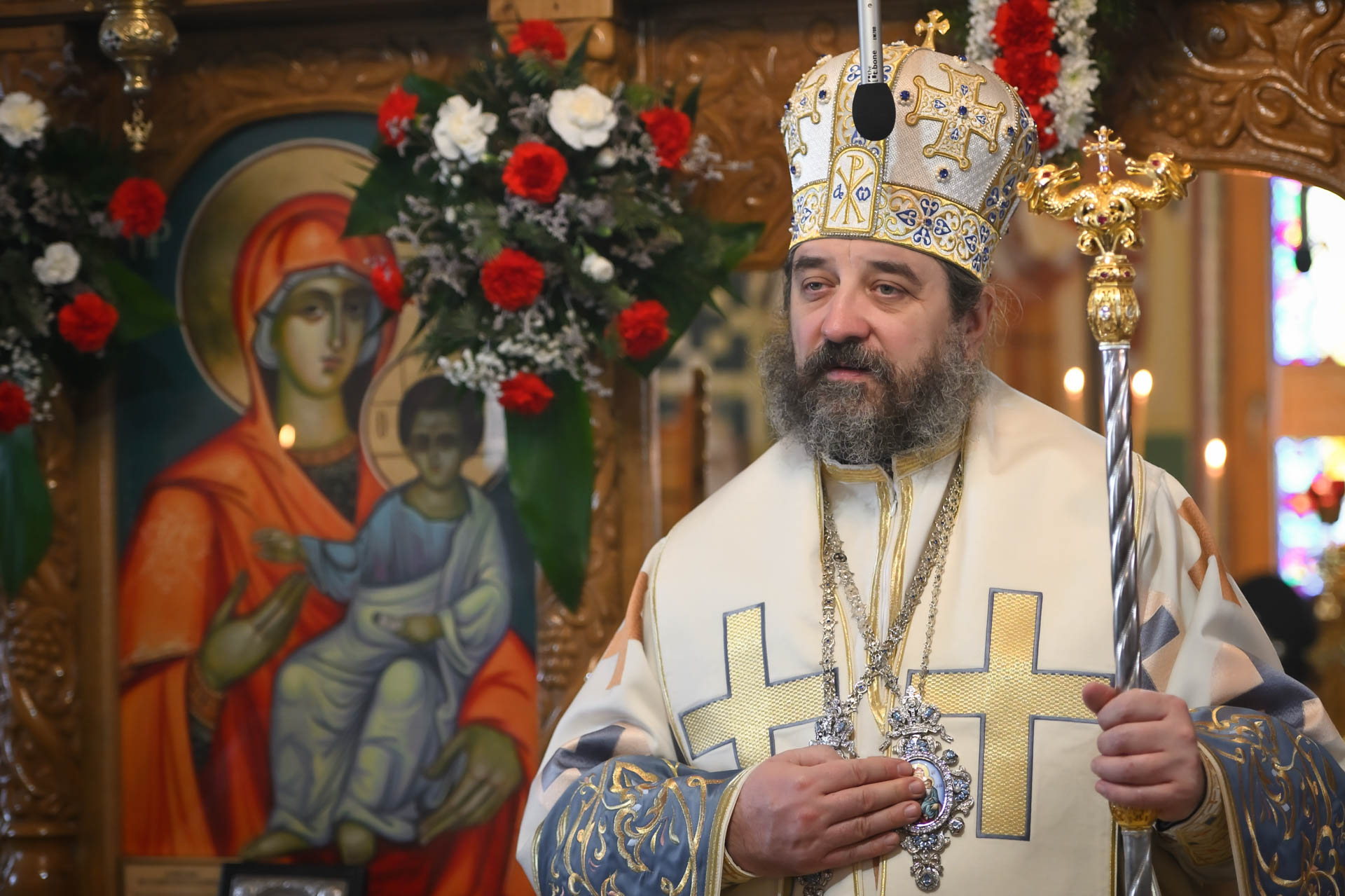 Preasfințitul Părinte Nichifor Botoșăneanul a slujit la Parohia ieșeană Holm