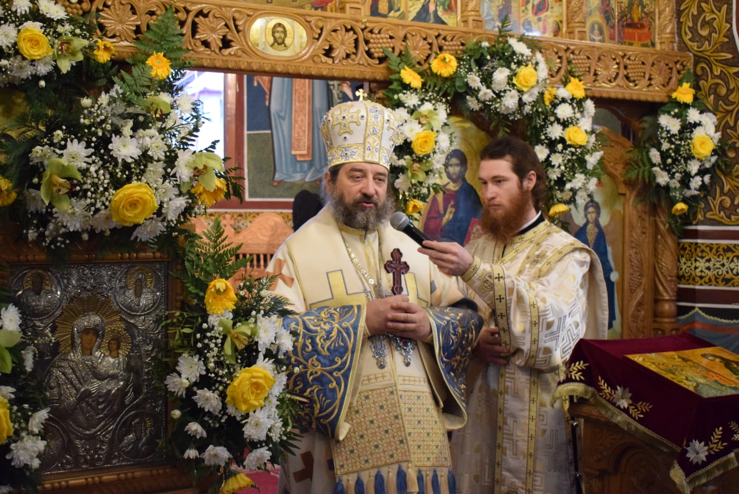 Medicii și pacienții spitalului din Pașcani l-au cinstit ieri pe Sfântul Ioan Botezătorul