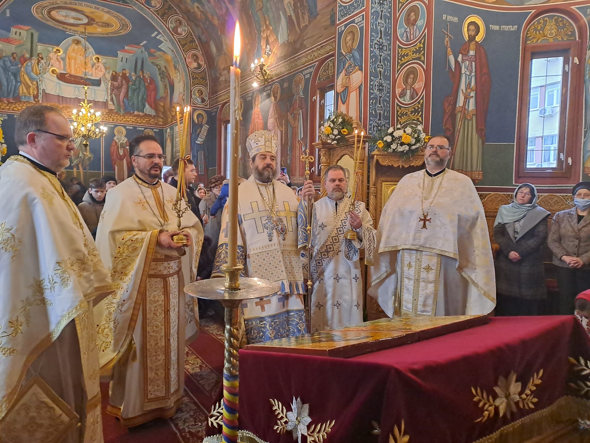 Medicii și pacienții spitalului din Pașcani l-au cinstit ieri pe Sfântul Ioan Botezătorul