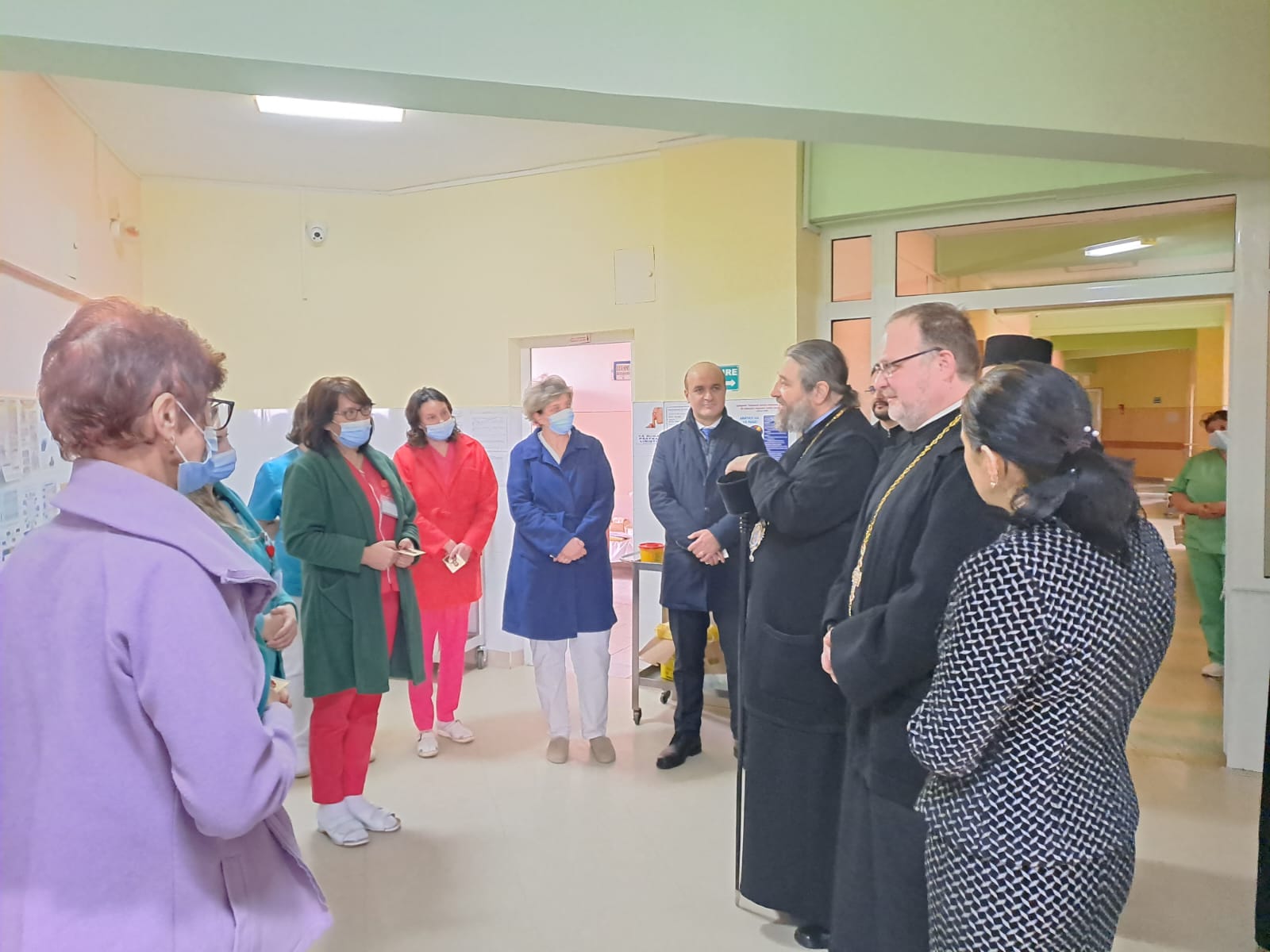 Medicii și pacienții spitalului din Pașcani l-au cinstit ieri pe Sfântul Ioan Botezătorul