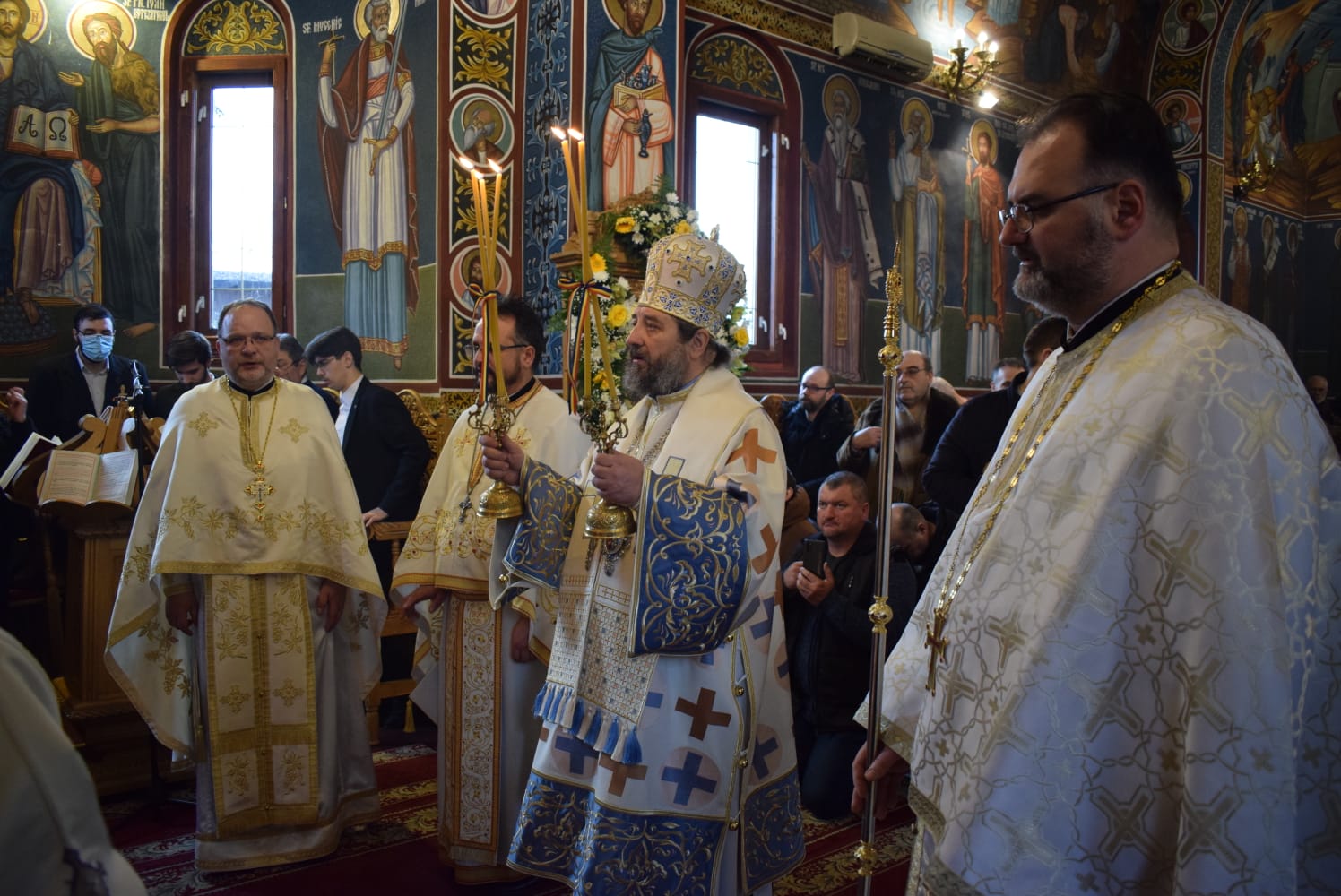 Medicii și pacienții spitalului din Pașcani l-au cinstit ieri pe Sfântul Ioan Botezătorul