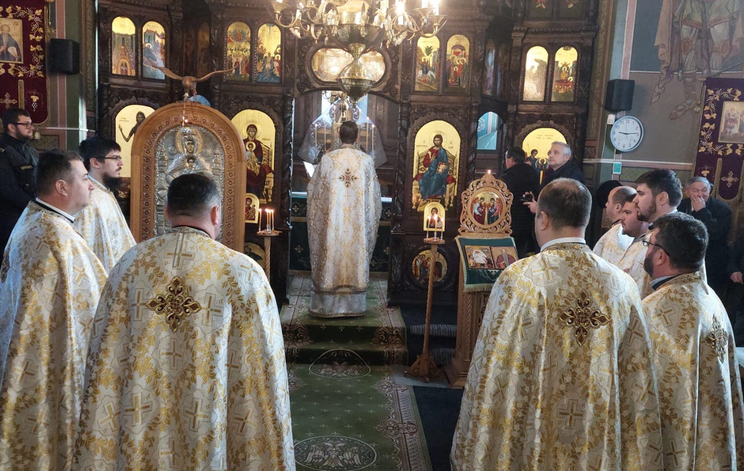 Tineri din Penitenciarul Bacău, la cinstirea Sfântului Eftimie din Protopopiatul Sascut