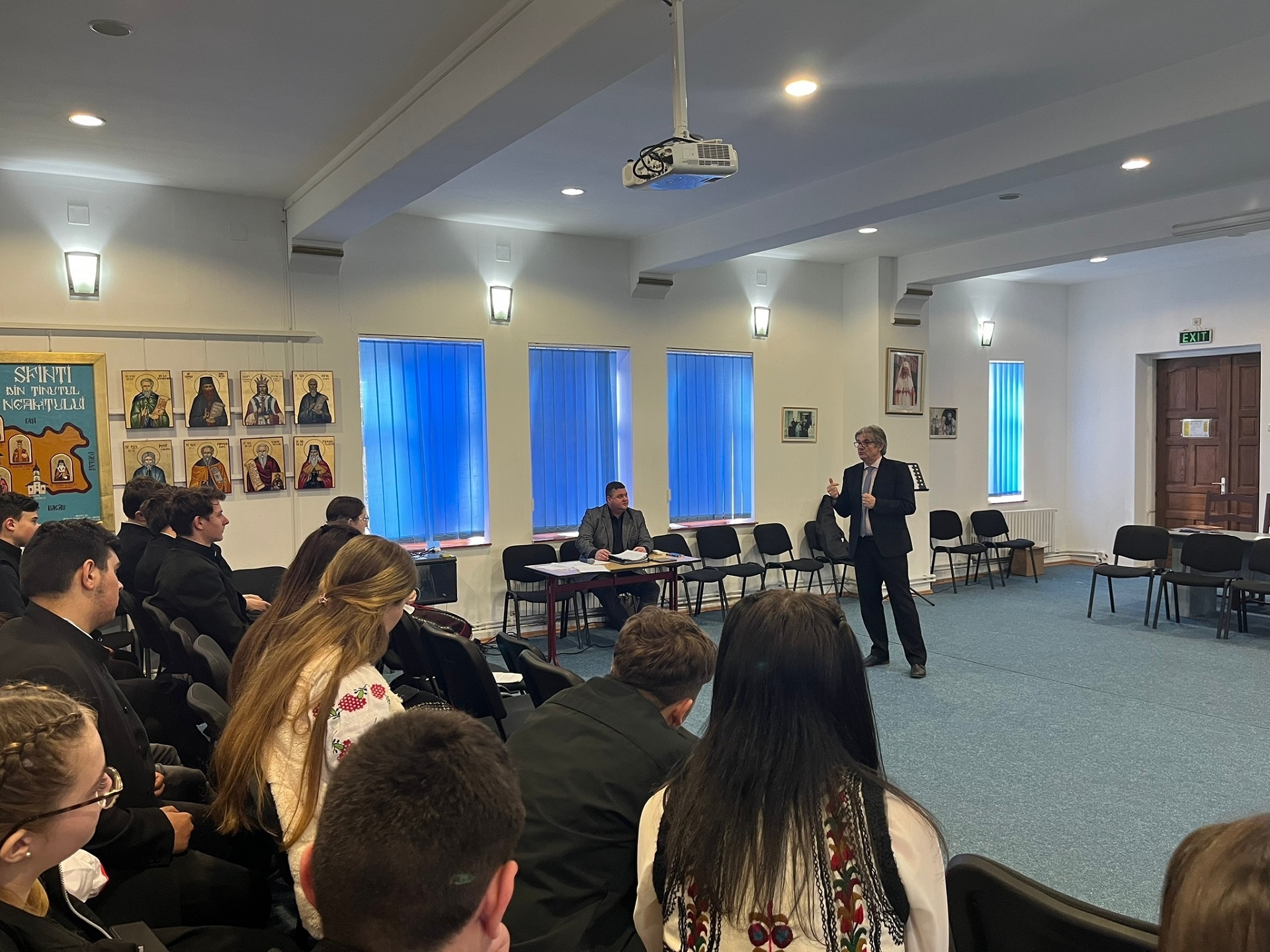 164 de ani de la înfăptuirea Unirii Principatelor serbați la Seminarul de la Mănăstirea Neamț 164 de ani de la înfăptuirea Unirii Principatelor serbați la Seminarul de la Mănăstirea Neamț