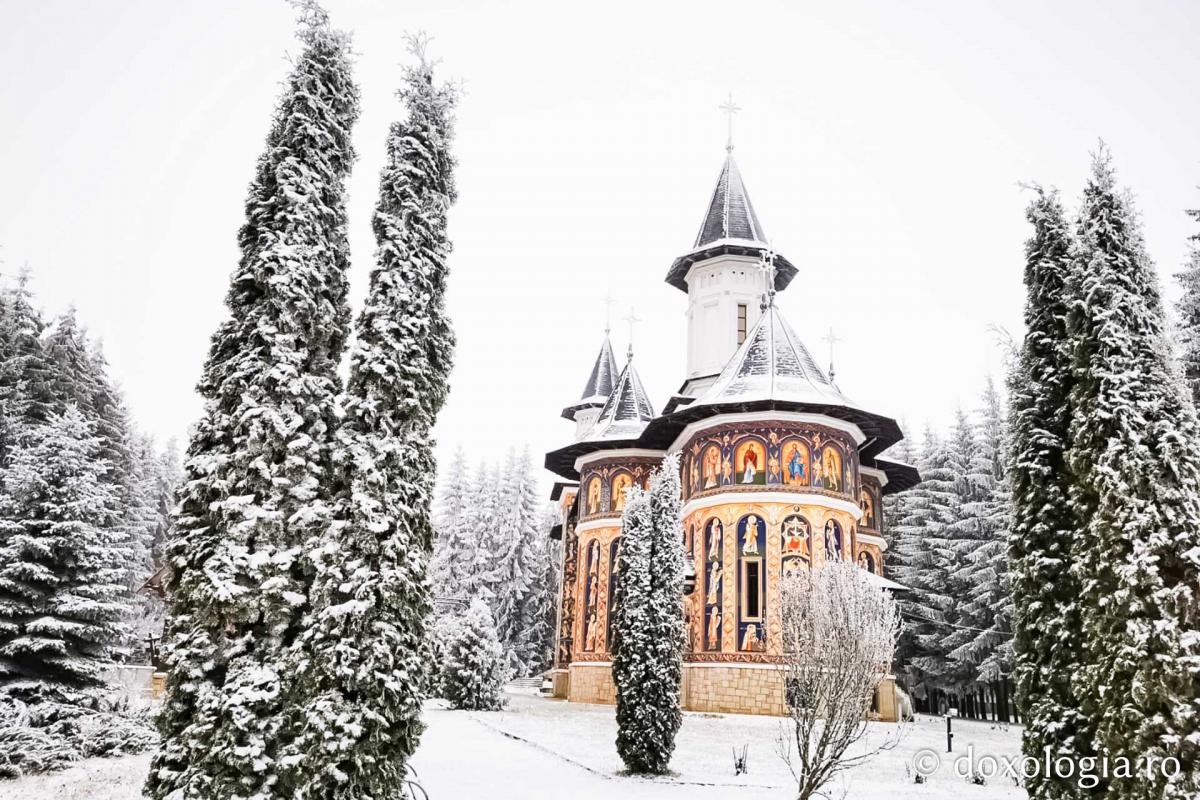 Evenimente liturgice și cultural-artistice în cinstea Sfinților Trei Ierarhi, la Seminarul de la Mănăstirea Neamț