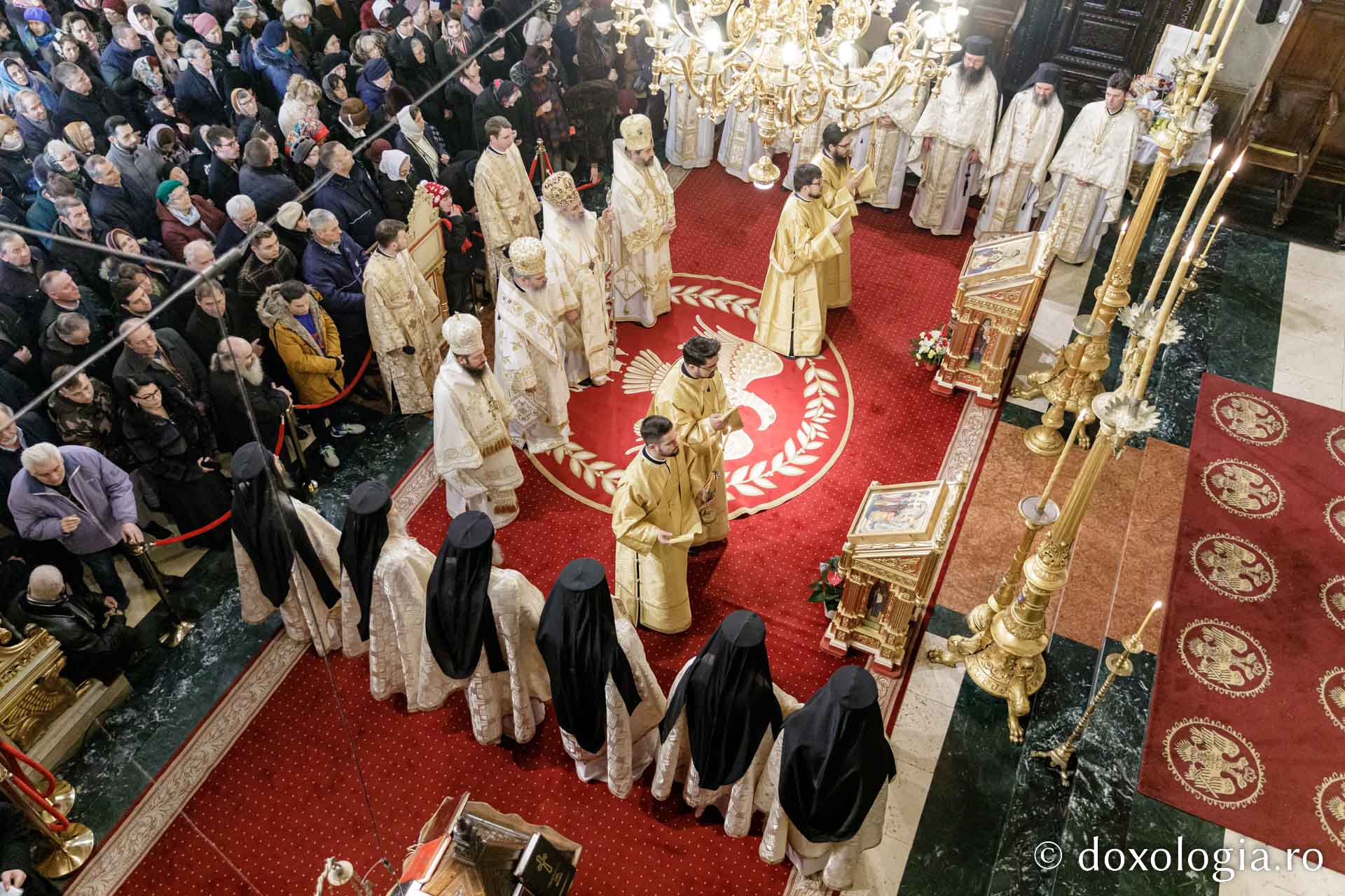 (Foto) Ieșenii, uniți în rugăciune de Praznicul Întâmpinării Domnului (2 februarie 2023)
