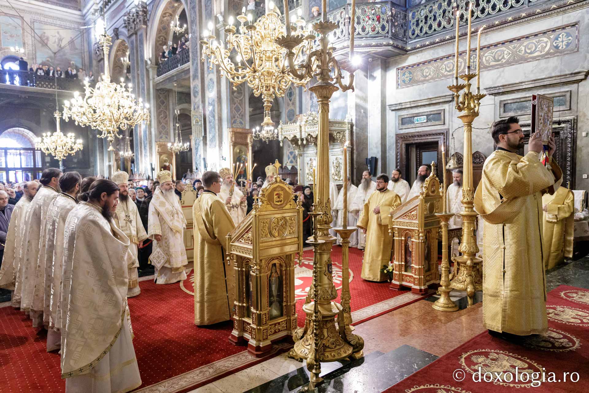 Foto: Oana Nechifor Patru ierarhi au slujit la hramul istoric al Catedralei Mitropolitane din Iași