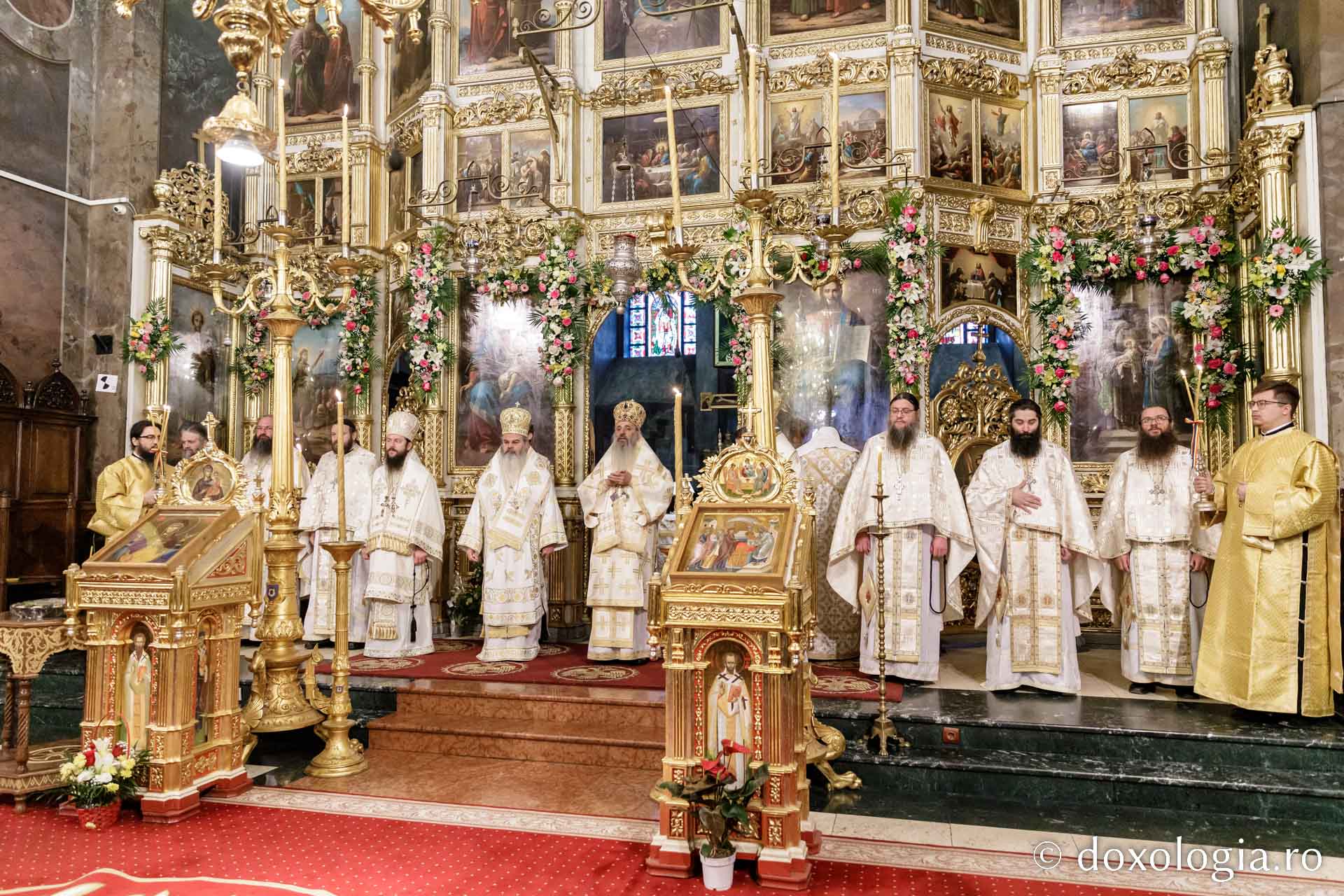 (Video) Patru ierarhi au slujit la hramul istoric al Catedralei Mitropolitane din Iași