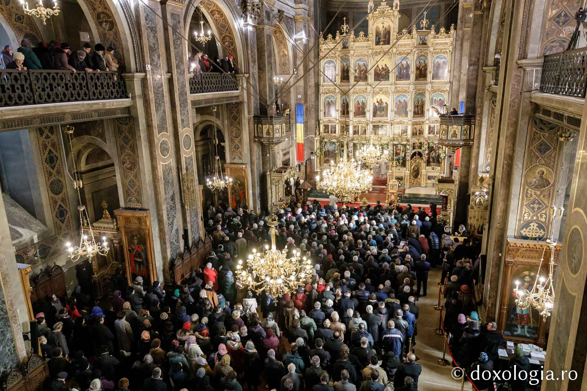 Foto: Oana Nechifor Patru ierarhi au slujit la hramul istoric al Catedralei Mitropolitane din Iași