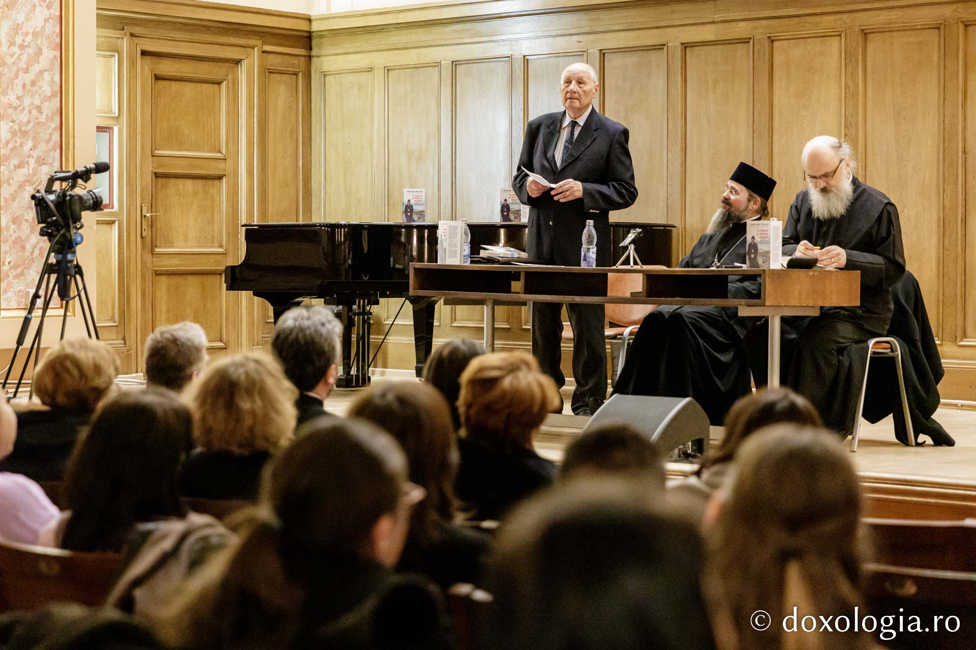 PS Macarie, o nouă apariție editorială: Mărturiile episcopului pelerin au fost prezentate la BCU Iași