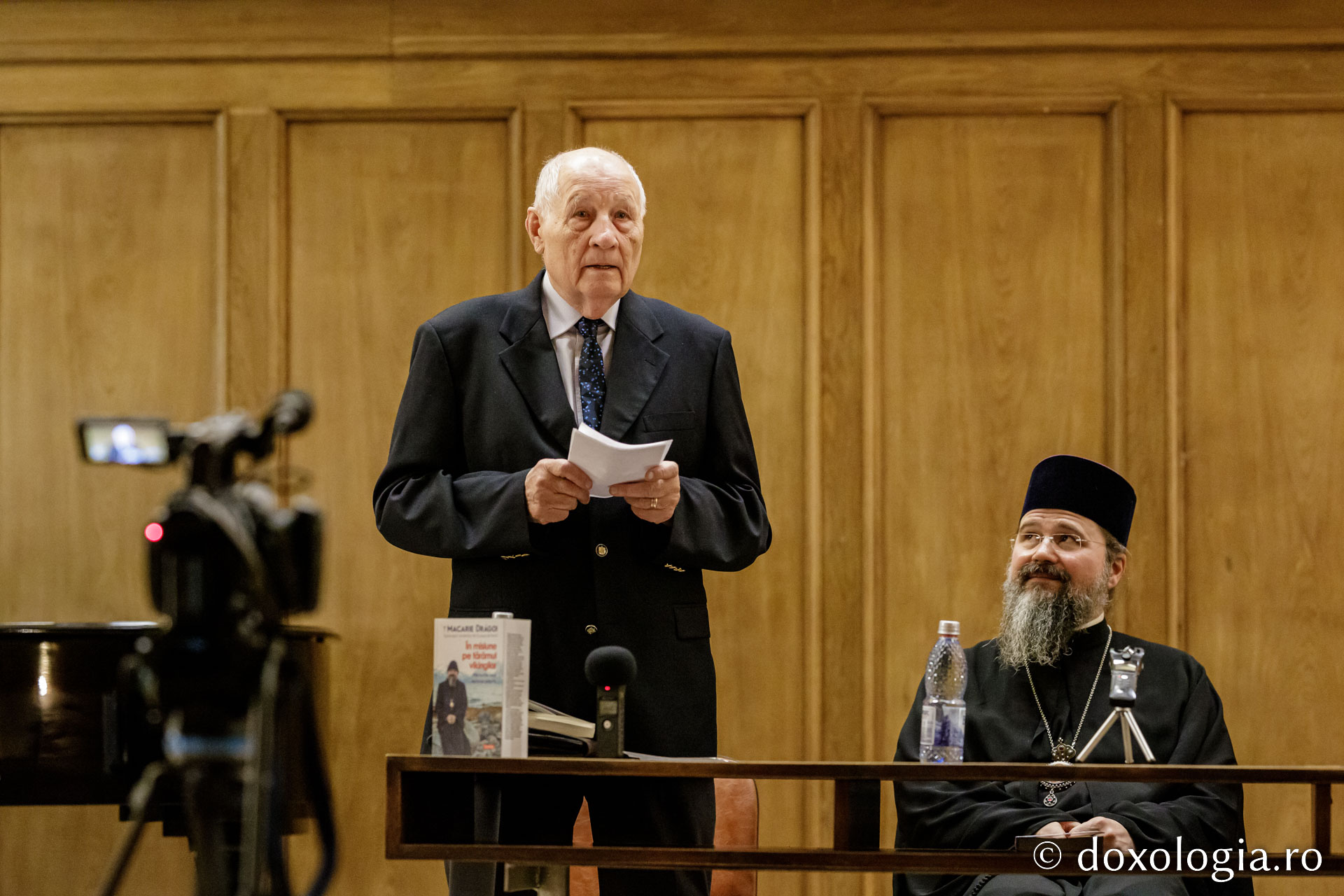 PS Macarie, o nouă apariție editorială: Mărturiile episcopului pelerin au fost prezentate la BCU Iași