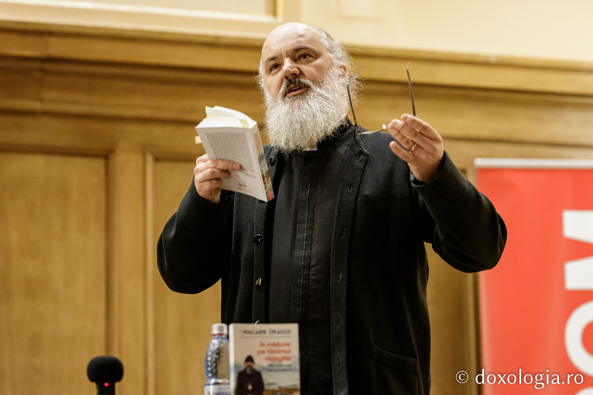 PS Macarie, o nouă apariție editorială: Mărturiile episcopului pelerin au fost prezentate la BCU Iași