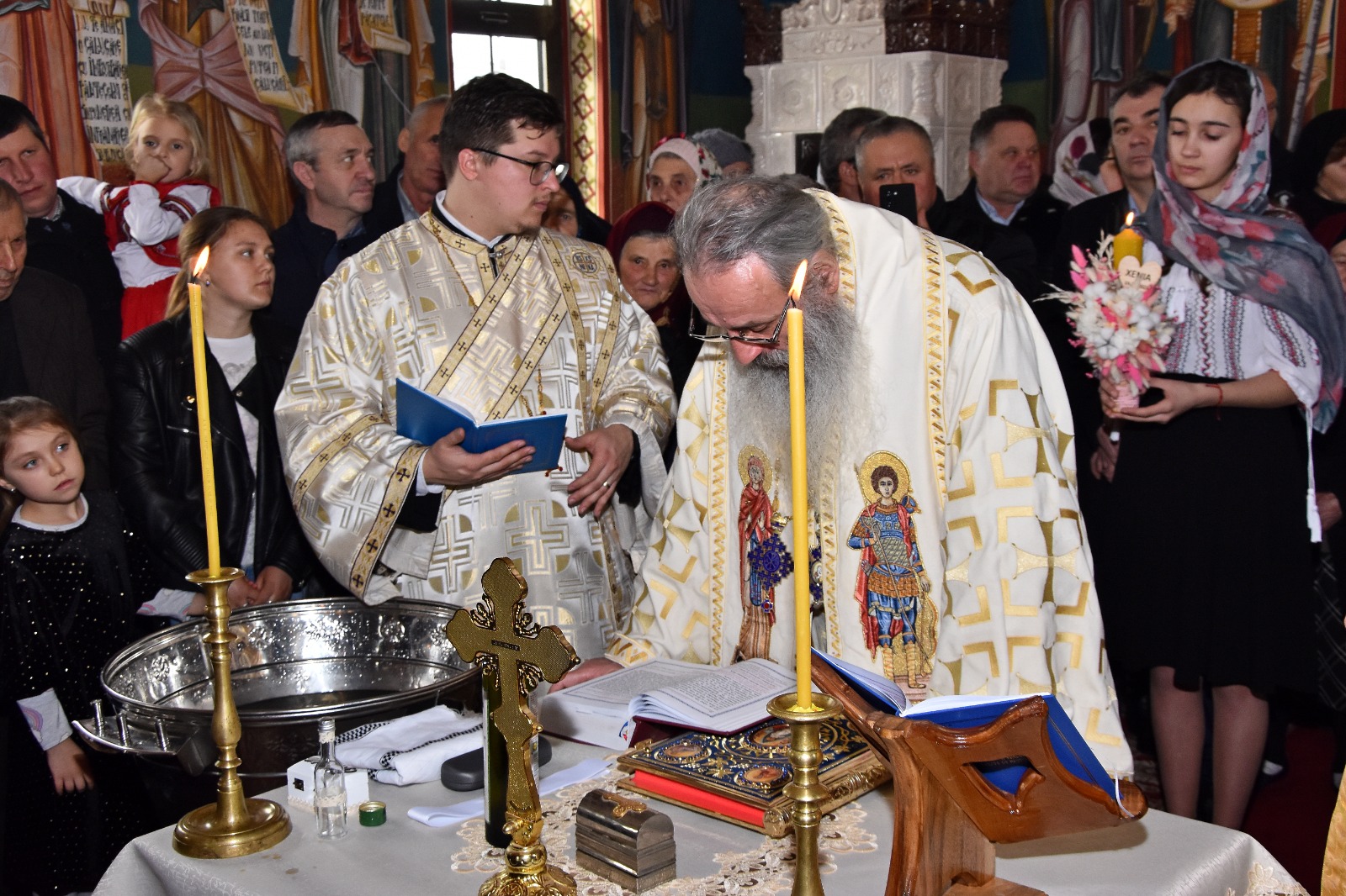 Părintele Mitropolit Teofan a botezat cel de-al șaselea prunc al familiei preotului Istrate