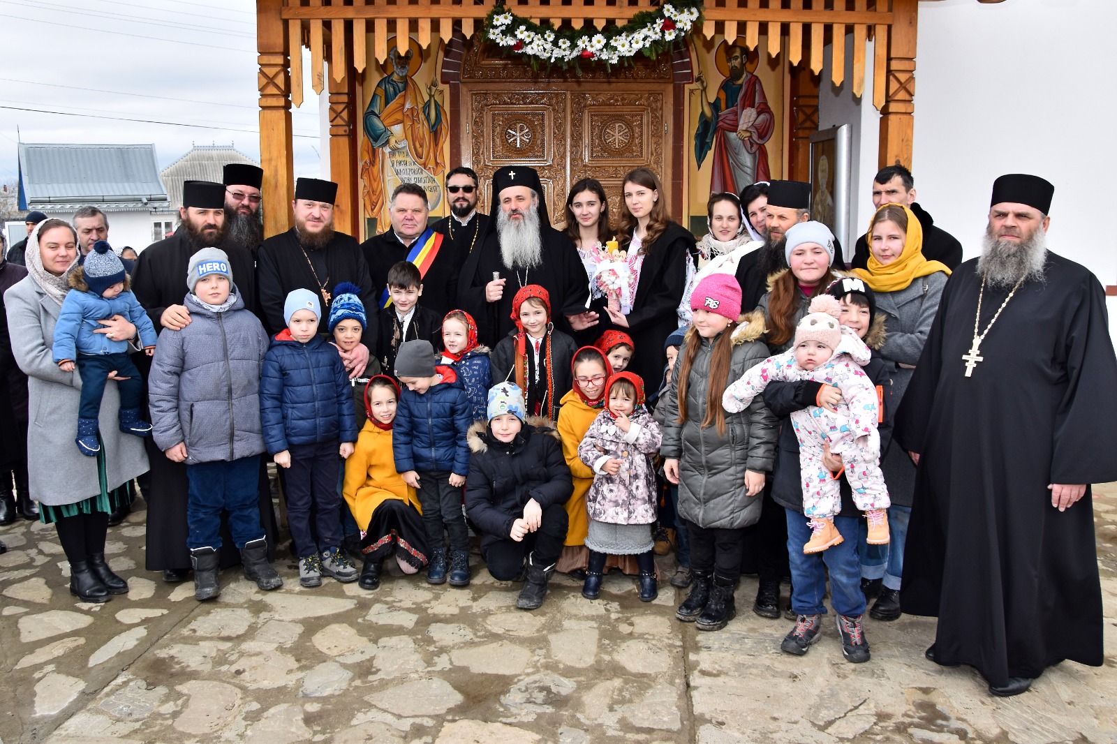 Părintele Mitropolit Teofan a botezat cel de-al șaselea prunc al familiei preotului Istrate