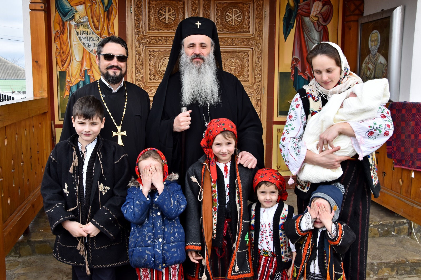 Părintele Mitropolit Teofan a botezat cel de-al șaselea prunc al familiei preotului Istrate