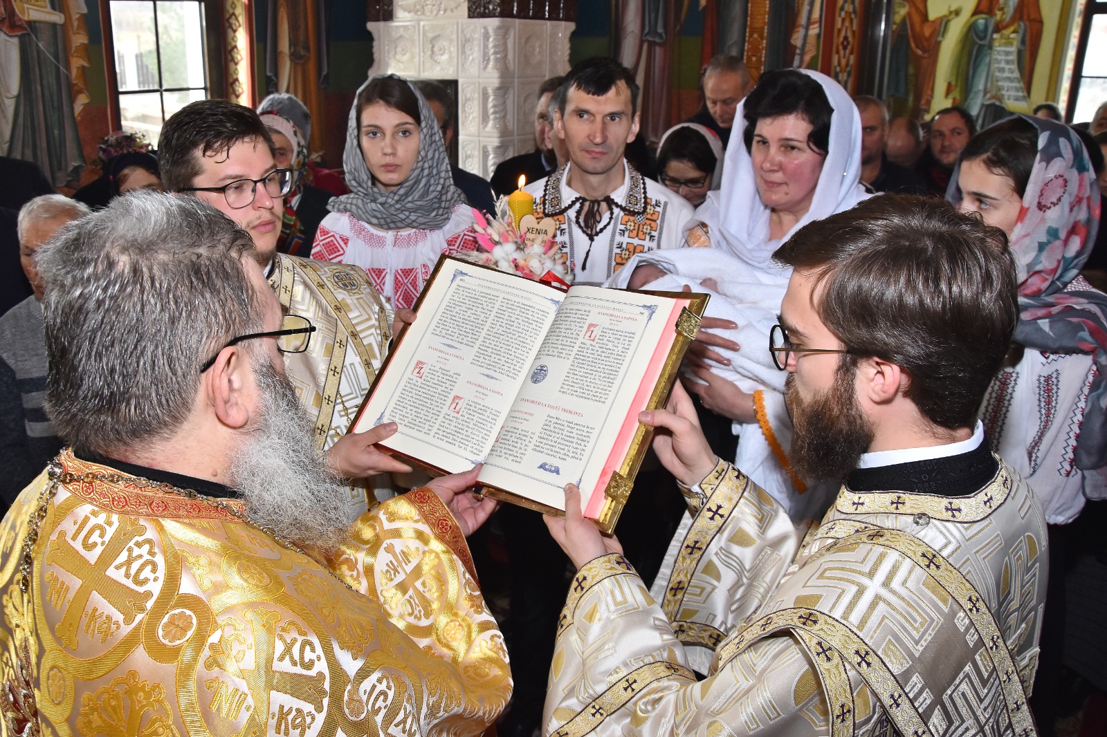 Părintele Mitropolit Teofan a botezat cel de-al șaselea prunc al familiei preotului Istrate