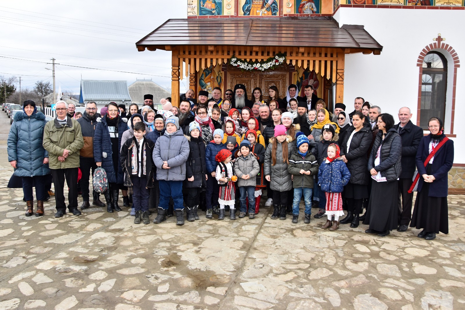 Părintele Mitropolit Teofan a botezat cel de-al șaselea prunc al familiei preotului Istrate