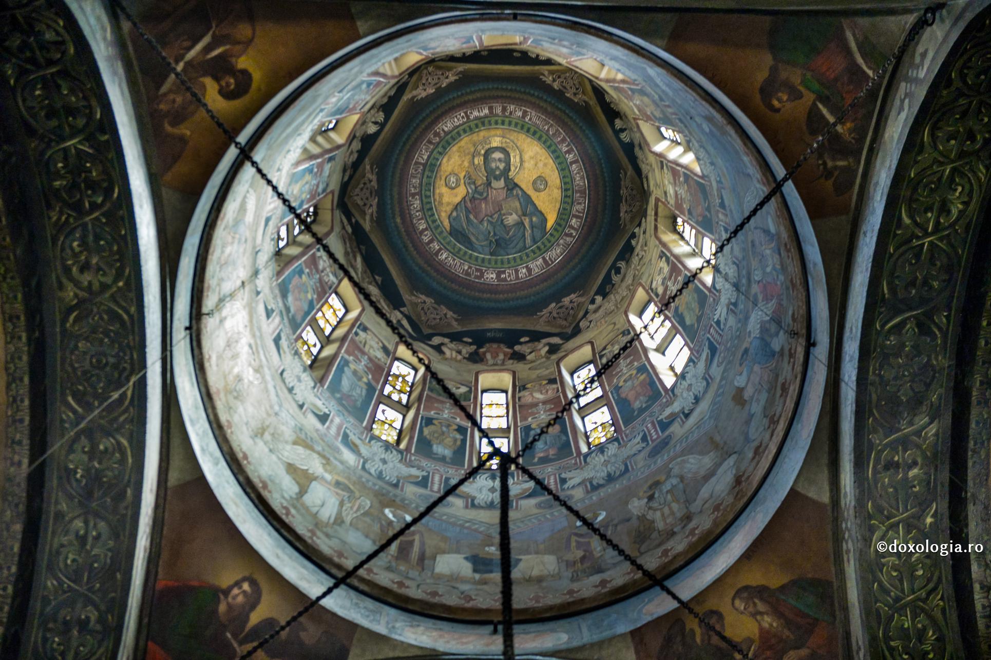 Harul lui Dumnezeu nu vine cu sila la noi