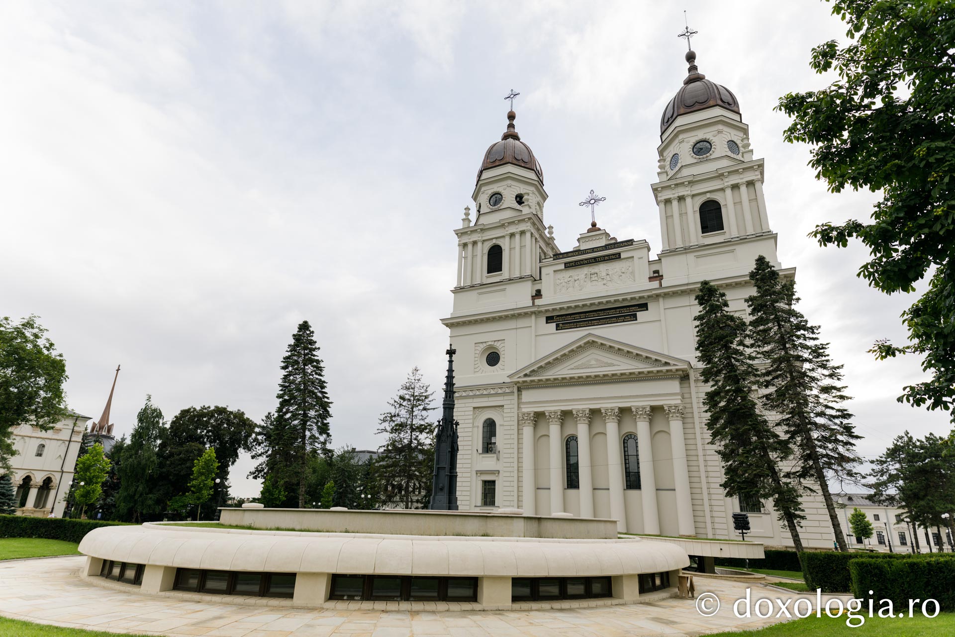 Catedrala Mitropolitană „Sfânta Cuvioasă Parascheva” din laşi