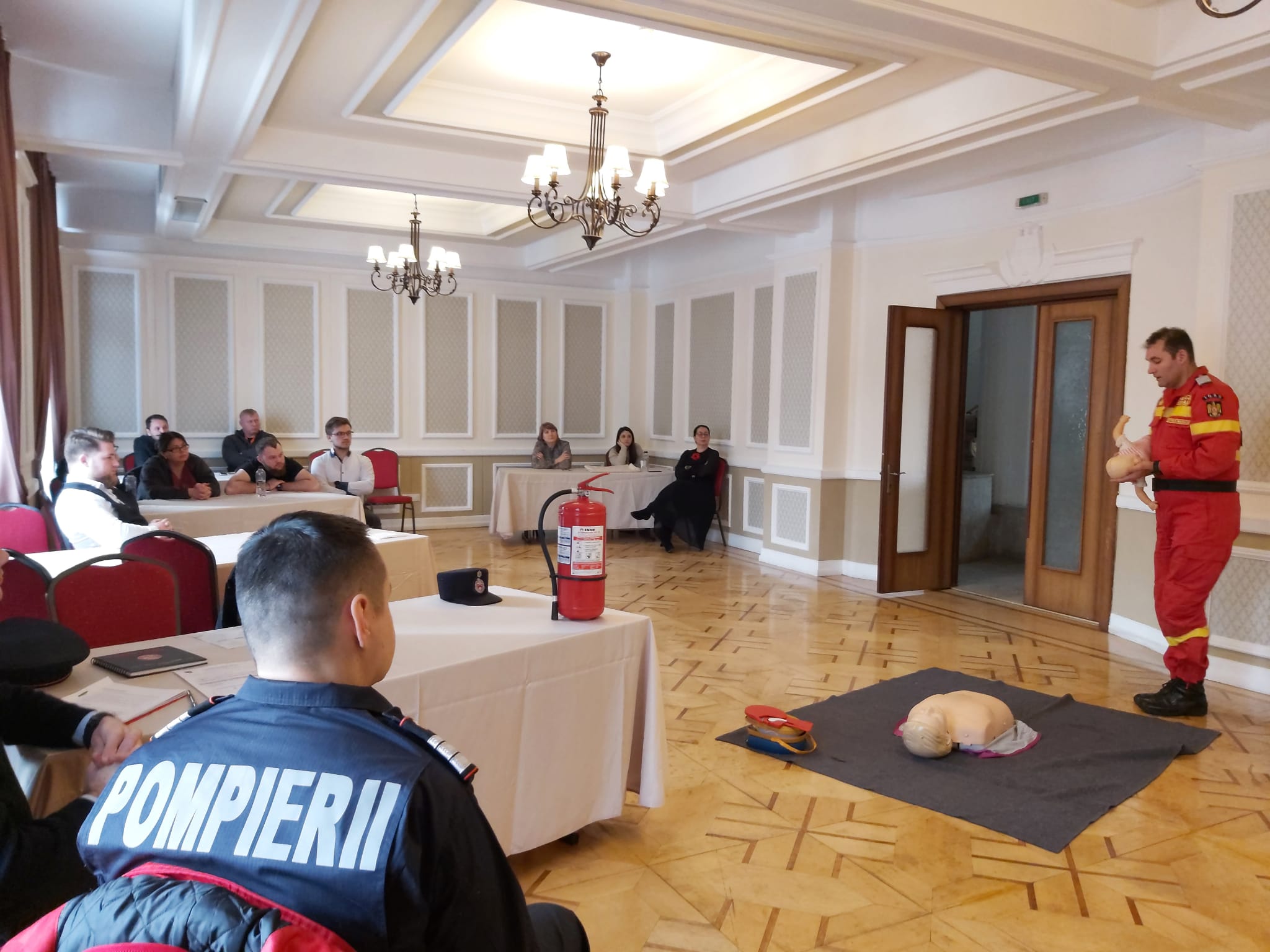 Angajații Colegiului „Sfântul Nicolae” au învățat cum să acorde primul ajutor