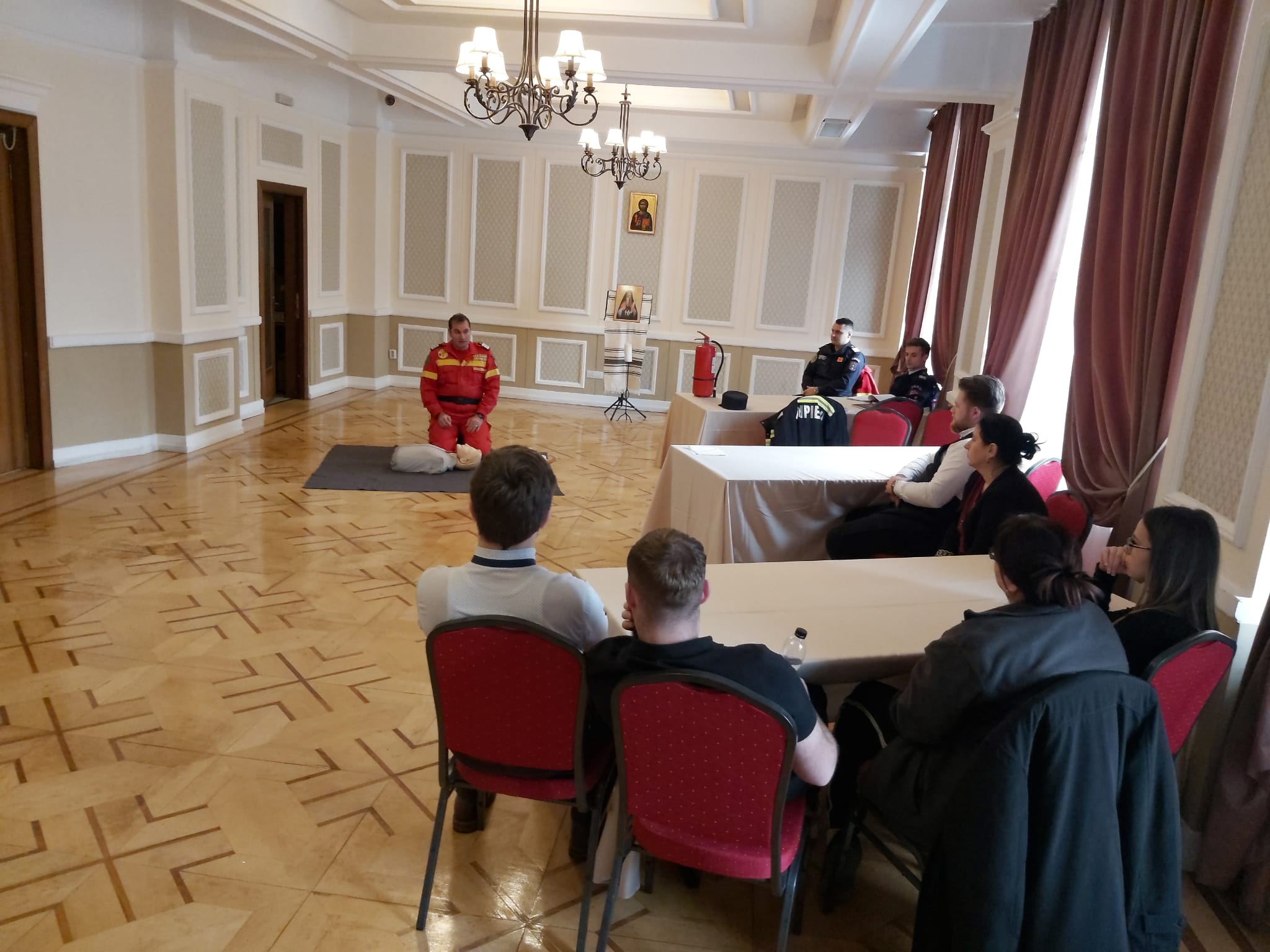 Angajații Colegiului „Sfântul Nicolae” au învățat cum să acorde primul ajutor