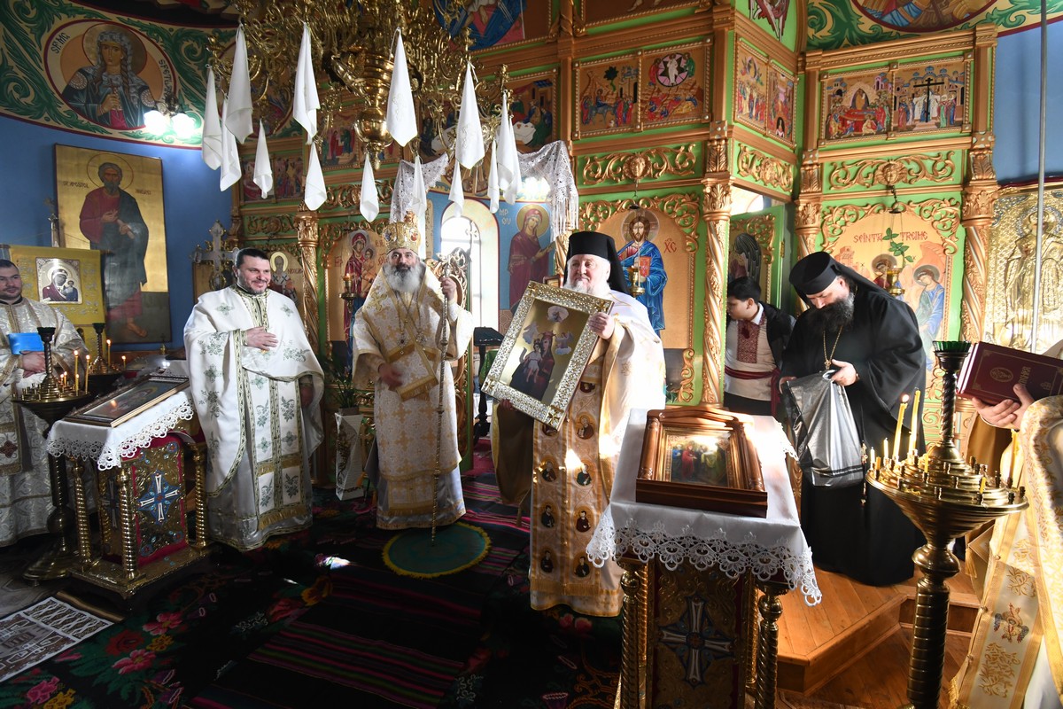 Liturghie arhierească în Parohia Fetești-Edineț