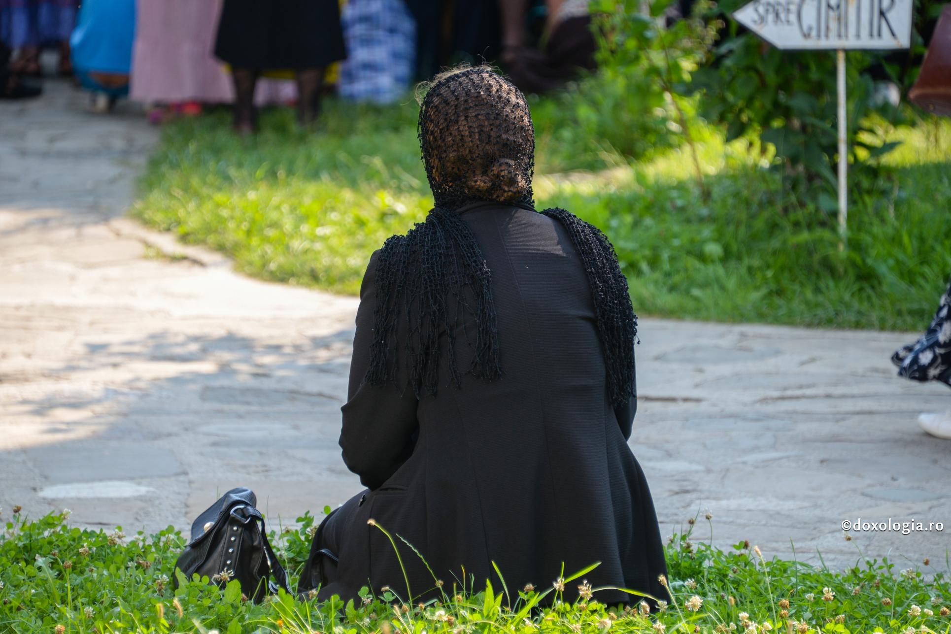 Cu cât ne aflăm mai depărtați de lacrimi și căință, cu atât suntem mai legați de cele pământești