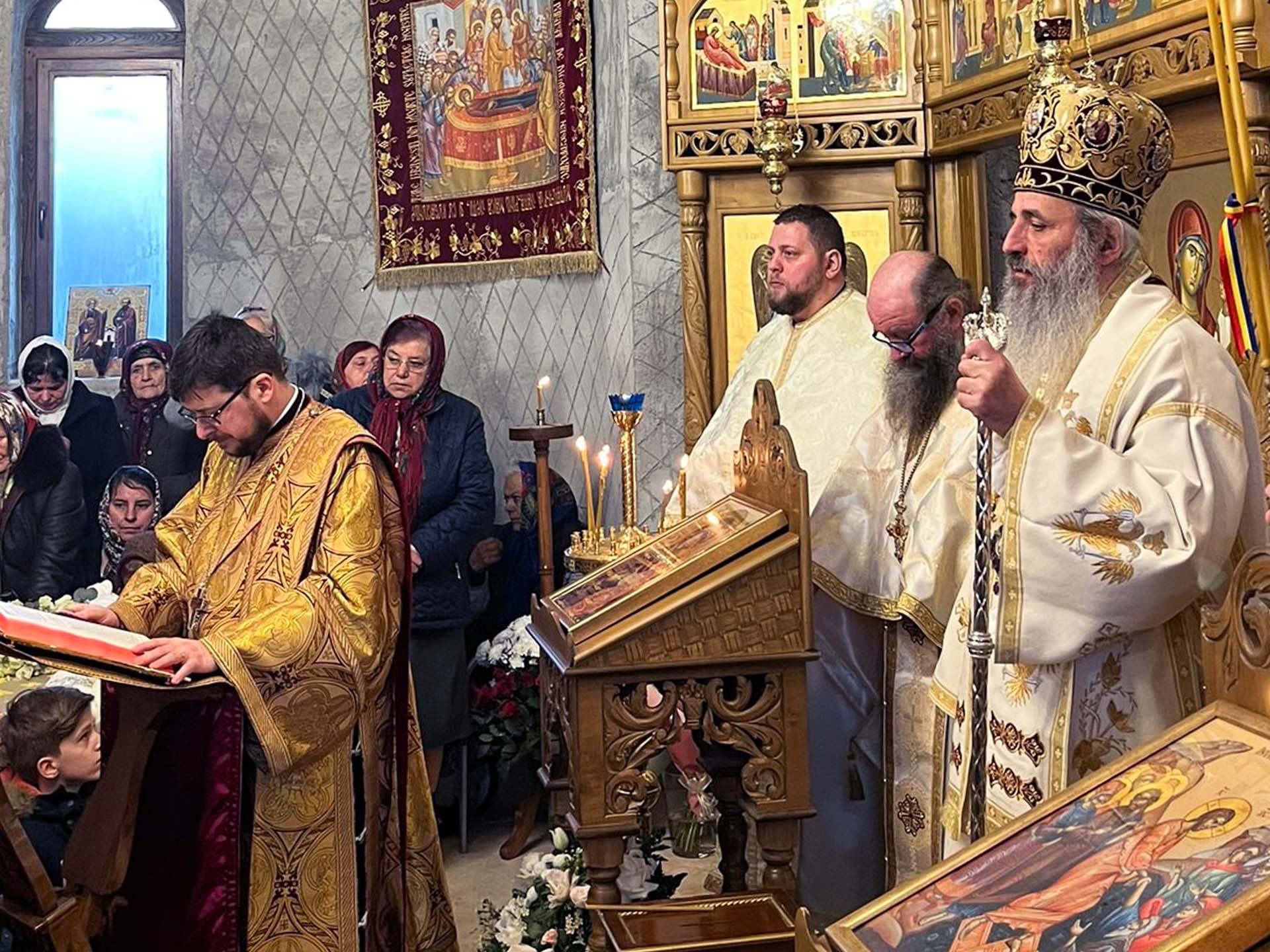 Înaltpreasfințitul Teofan a slujit la Parohia Pietriș, Dolhești
