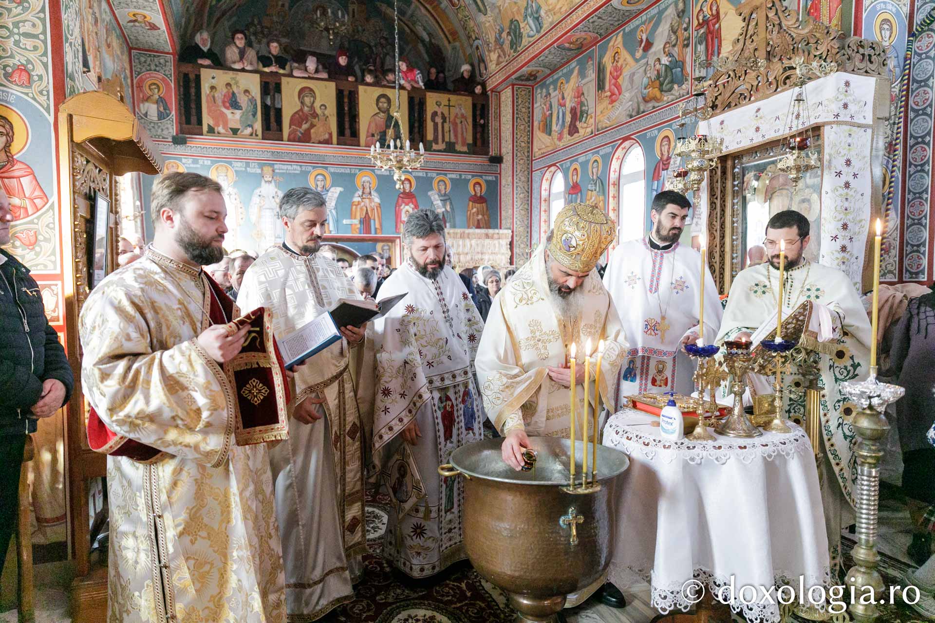 Cel de-al nouălea copil al preotului de la Parohia Frenciugi a fost botezat de PS Antonie