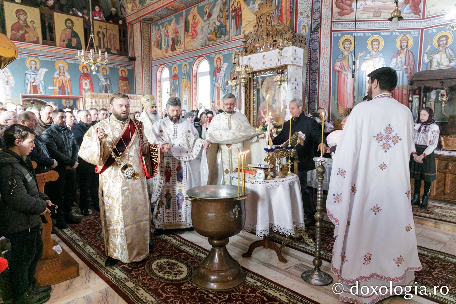 Cel de-al nouălea copil al preotului de la Parohia Frenciugi a fost botezat de PS Antonie