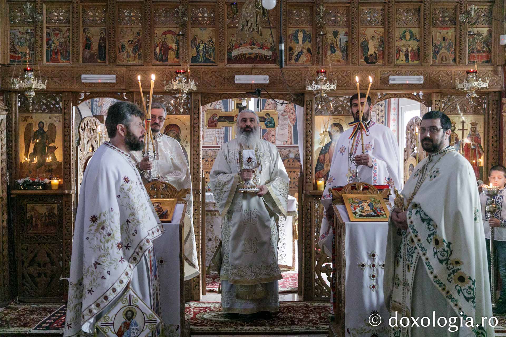 Cel de-al nouălea copil al preotului de la Parohia Frenciugi a fost botezat de PS Antonie