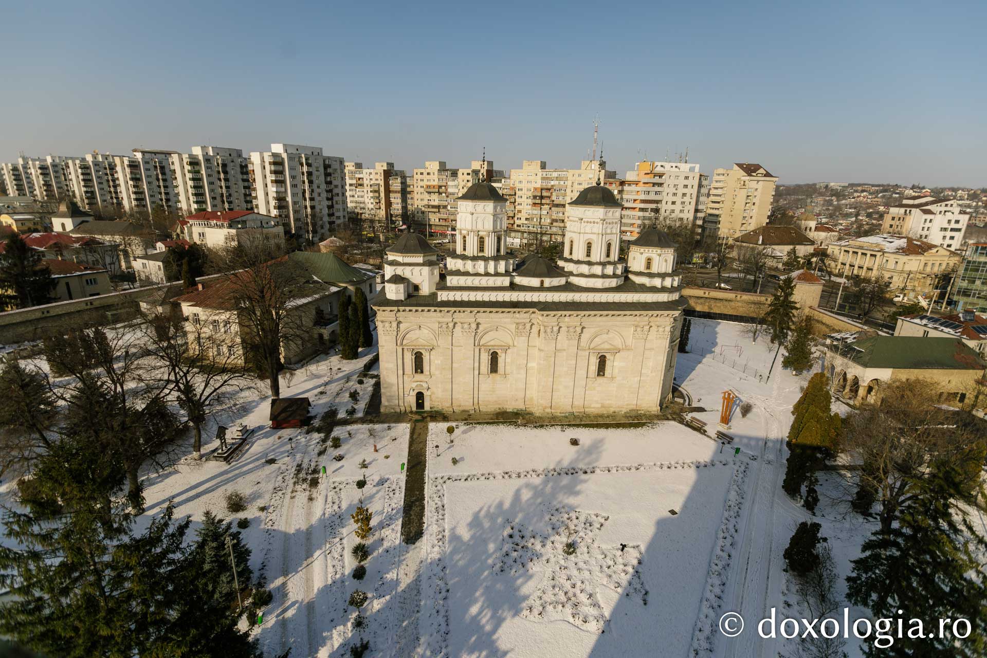 (Foto) Clipe de liniște la Mănăstirea Golia