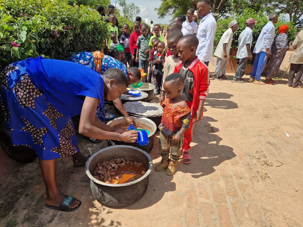 Moşii de Iarnă la Centrul Misionar din Kidamali